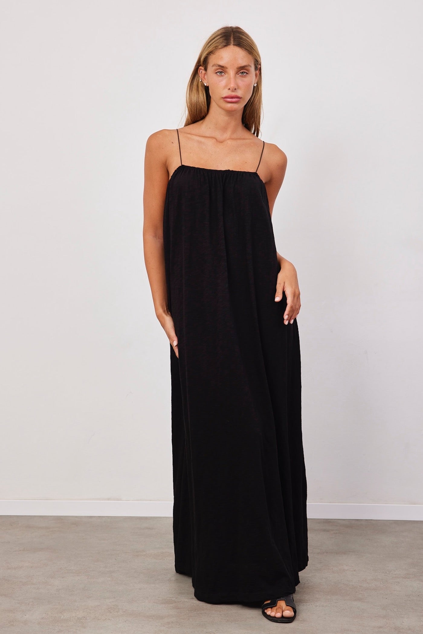 שמלת מקסי עם כיווצים - ITAY BRANDS