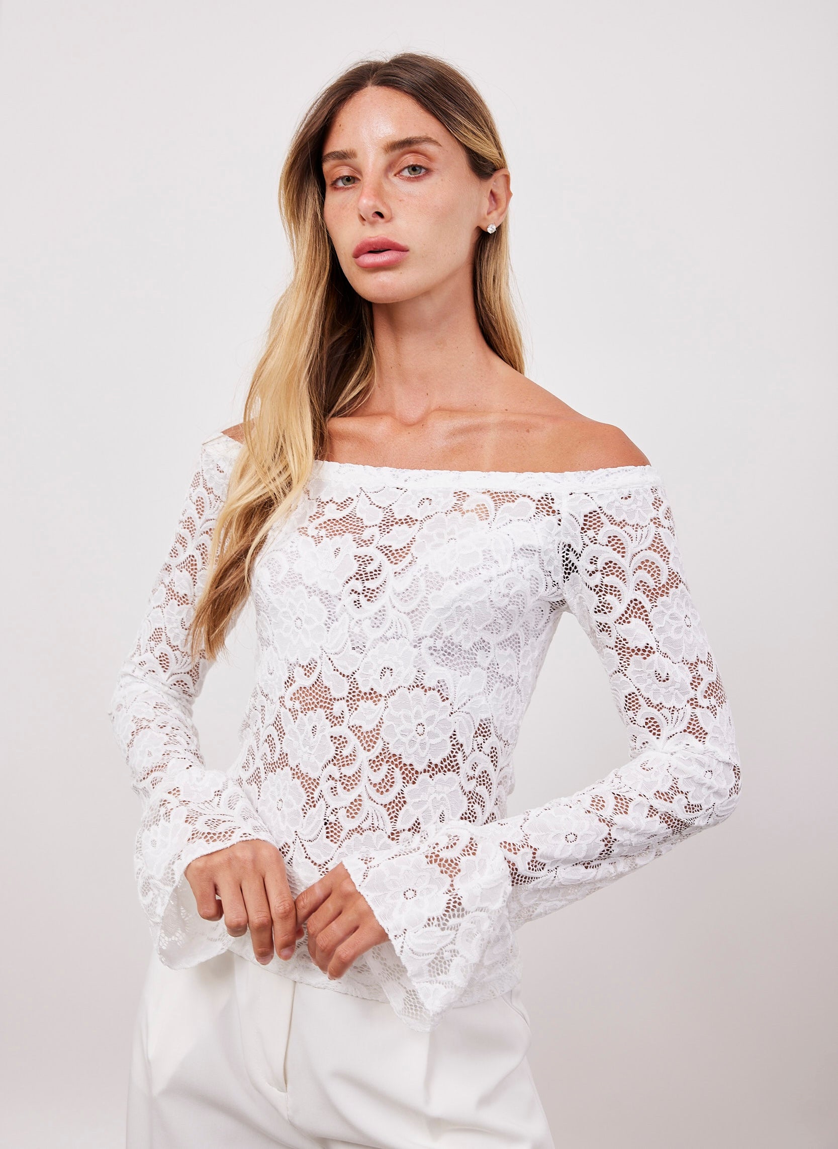 חולצת אוף שולדרס תחרה