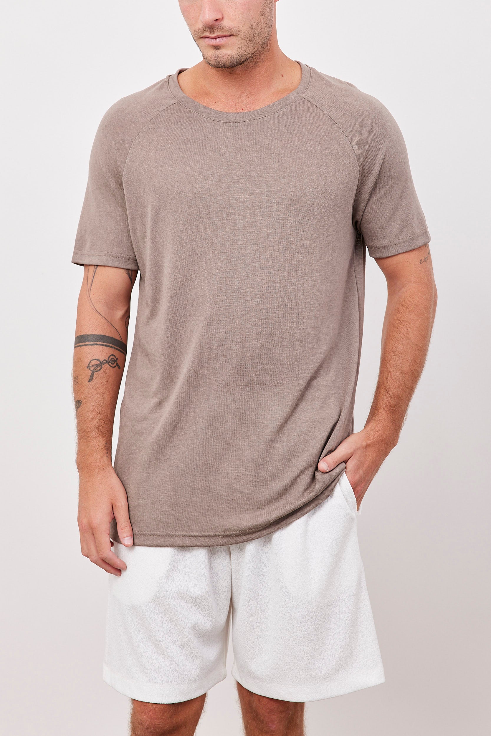 טי-שרט רגלן במראה פשתן