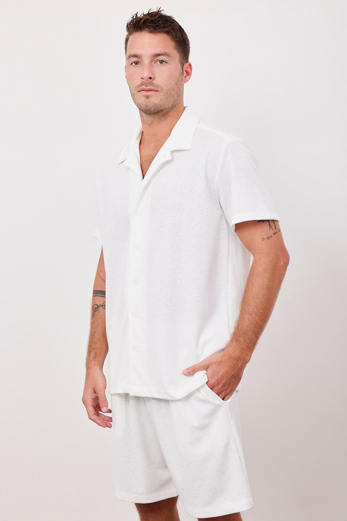 מכנסיים קצרים בטקסטורת מגבת