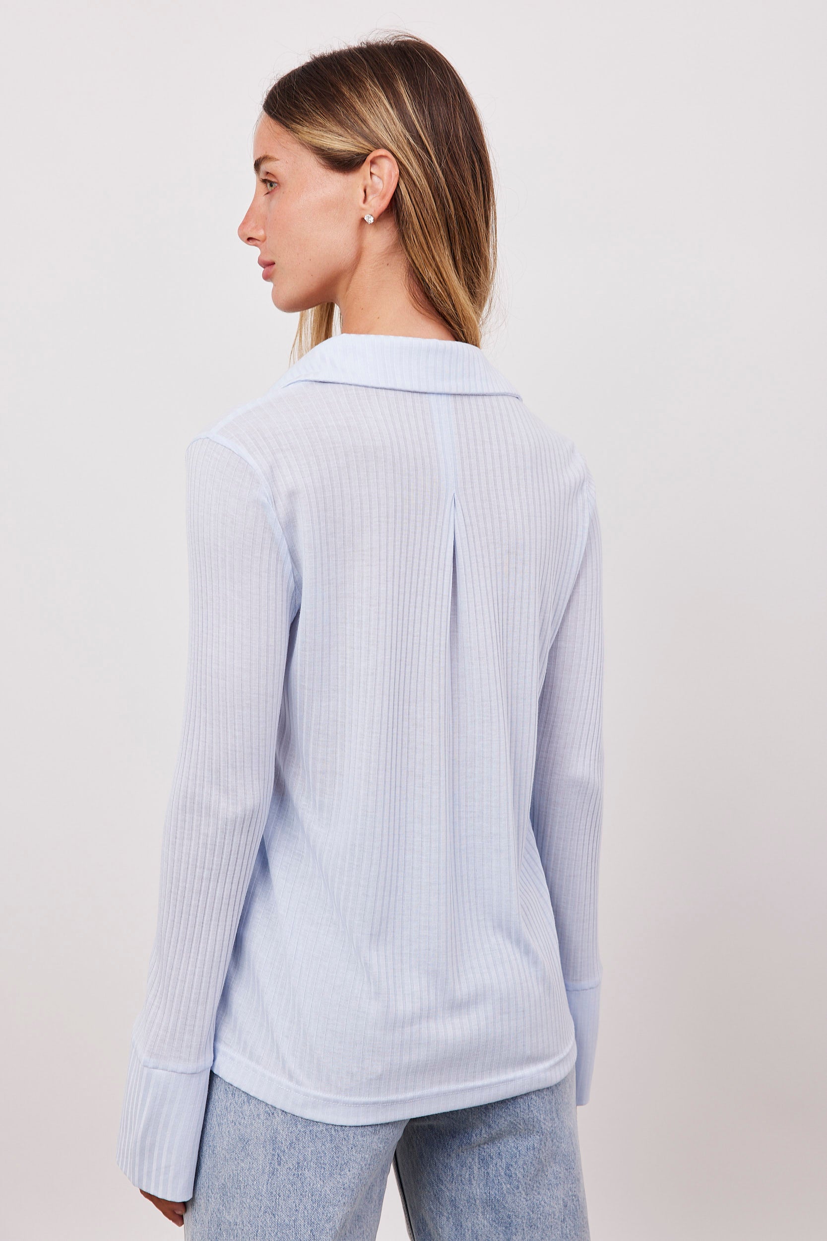 חולצה ארוכה מכופתרת בטקסטורה