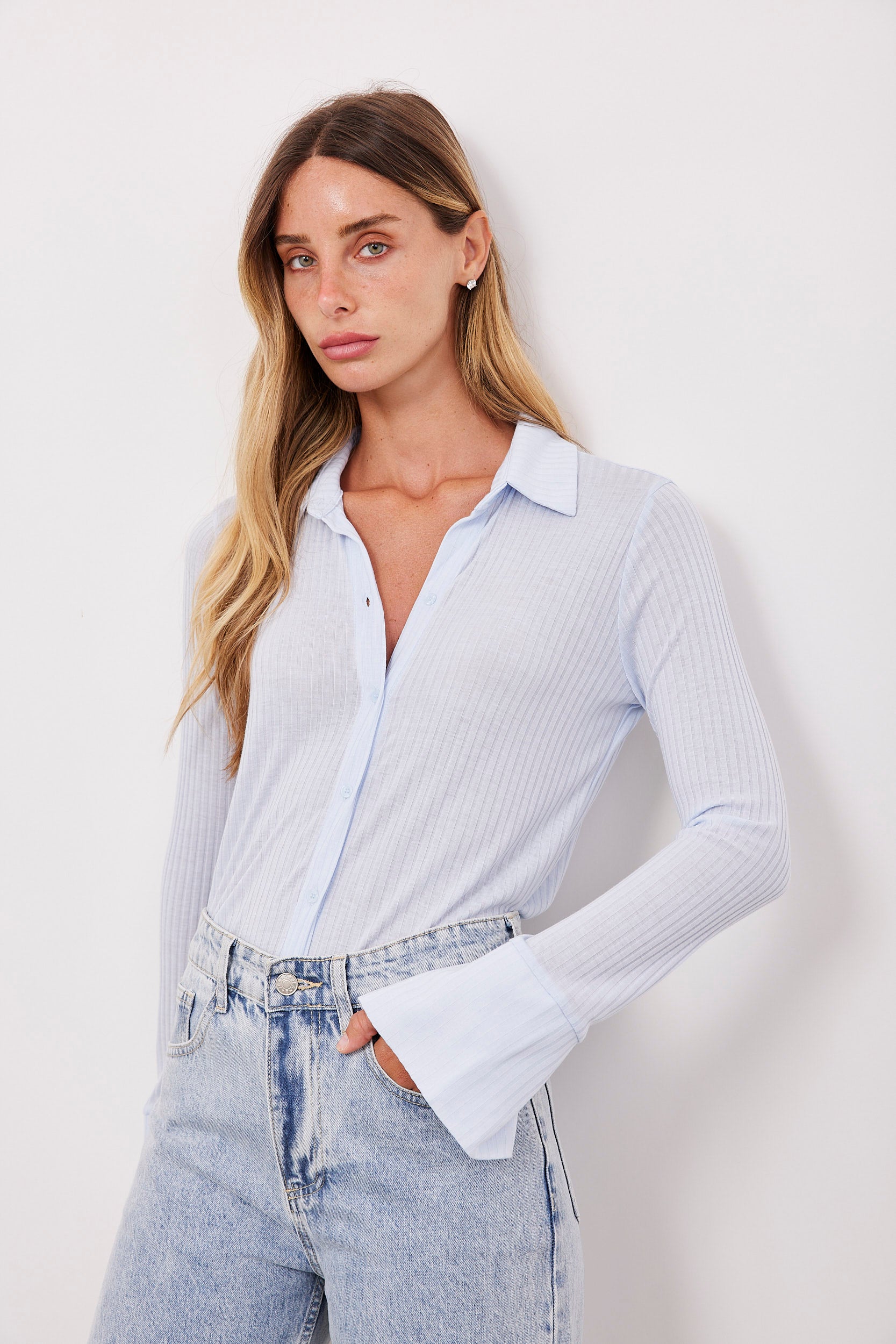 חולצה ארוכה מכופתרת בטקסטורה