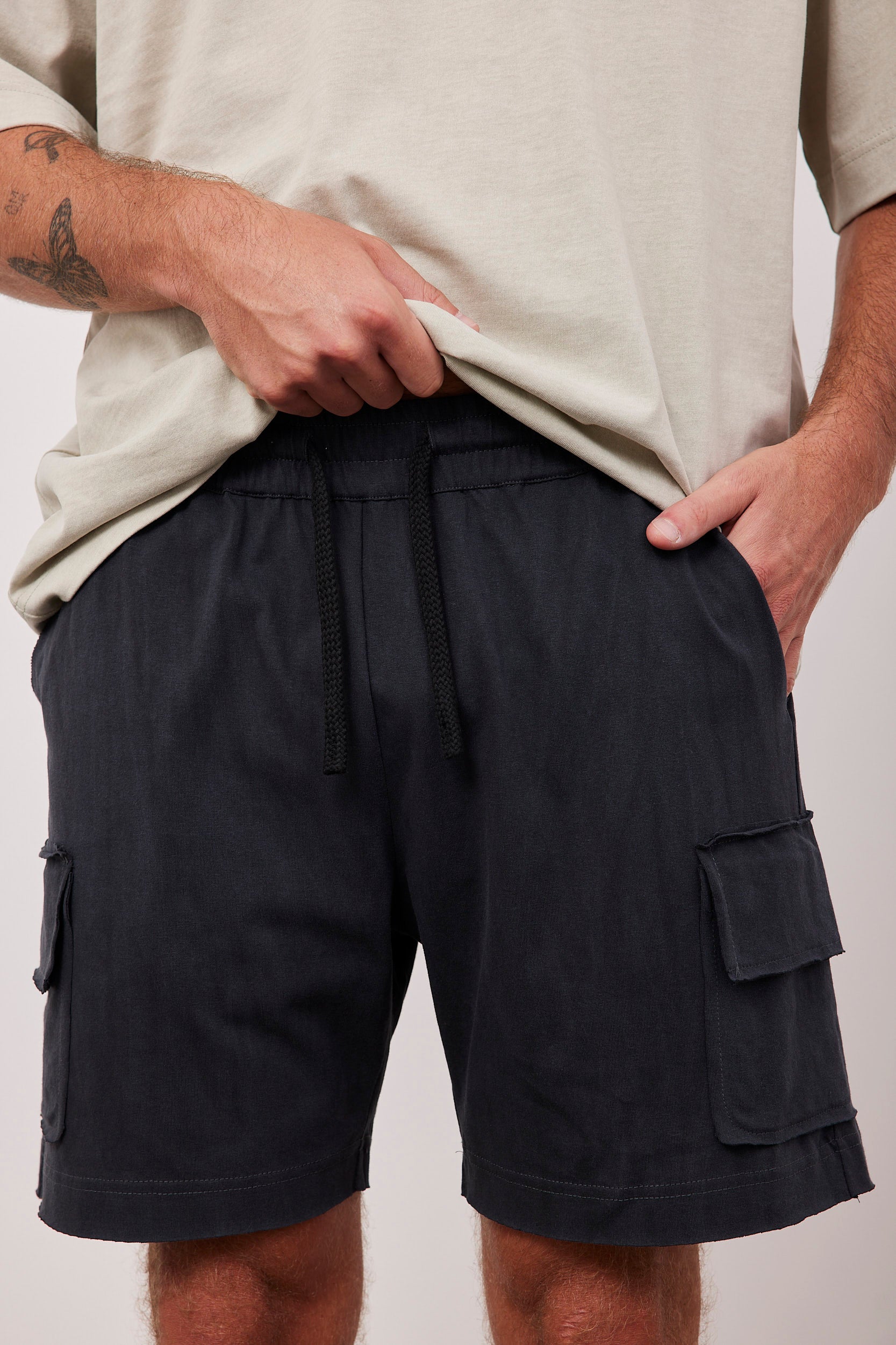 מכנסי טריקו עם כיסים צידיים