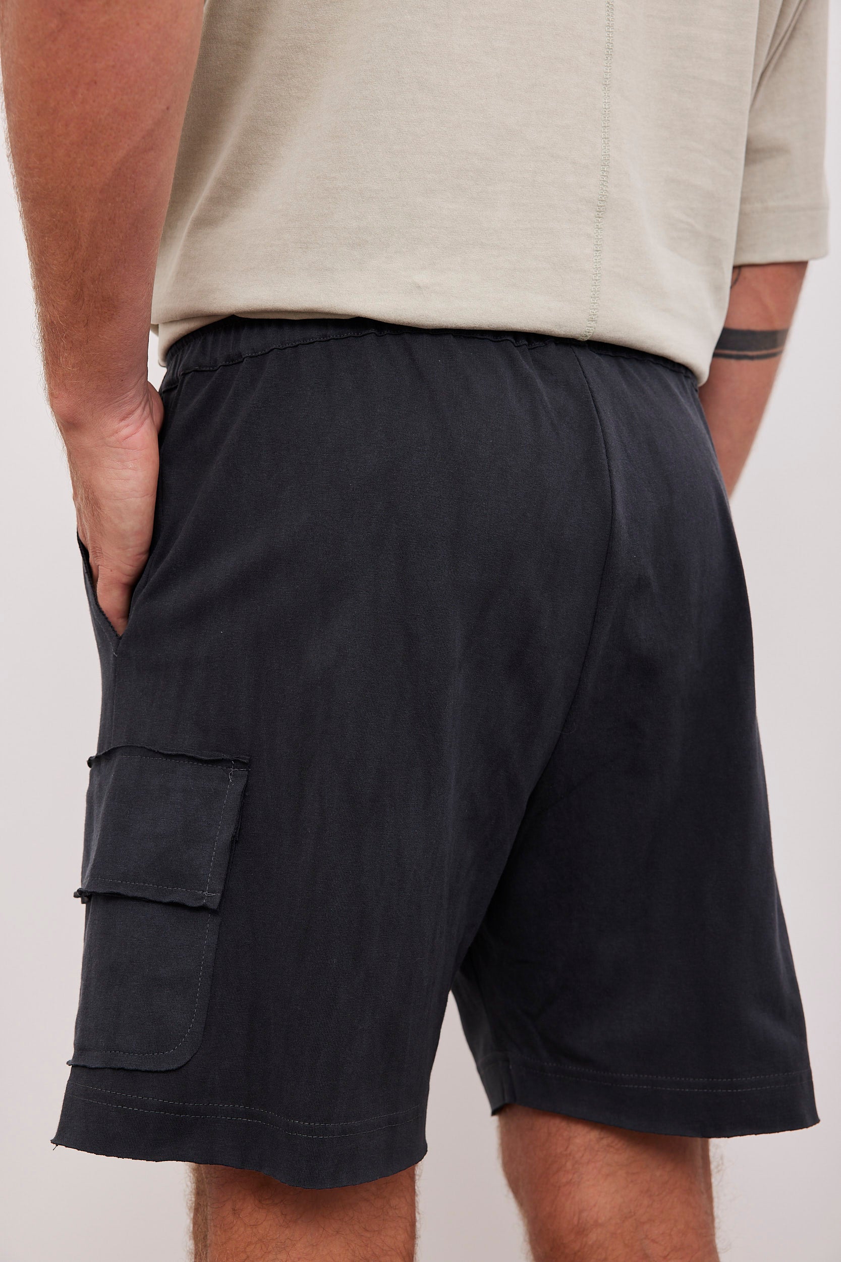 מכנסי טריקו עם כיסים צידיים