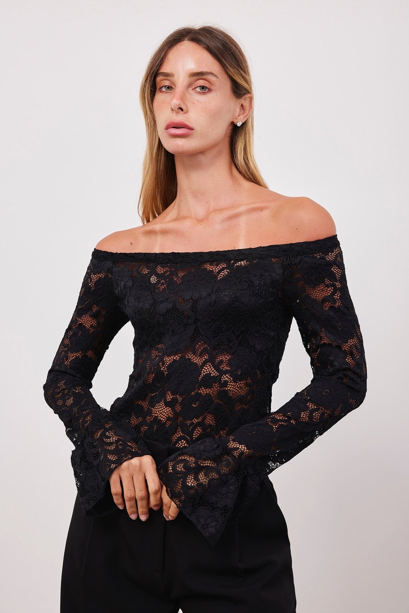 חולצת אוף שולדרס תחרה