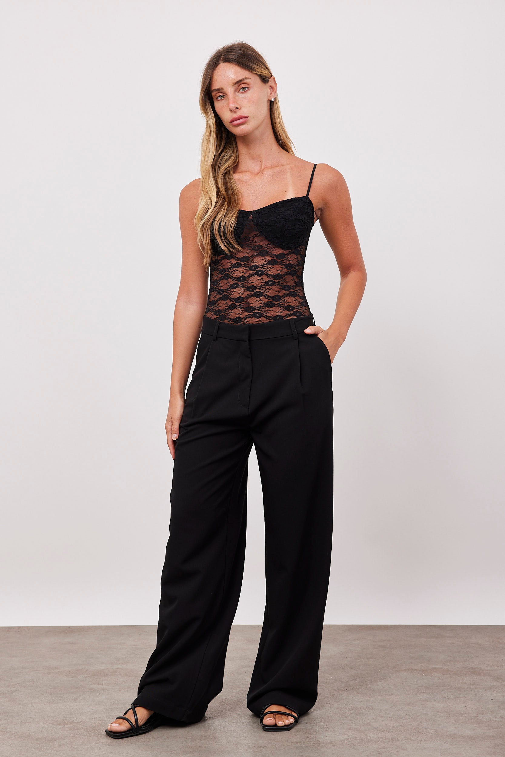 בגד גוף תחרה