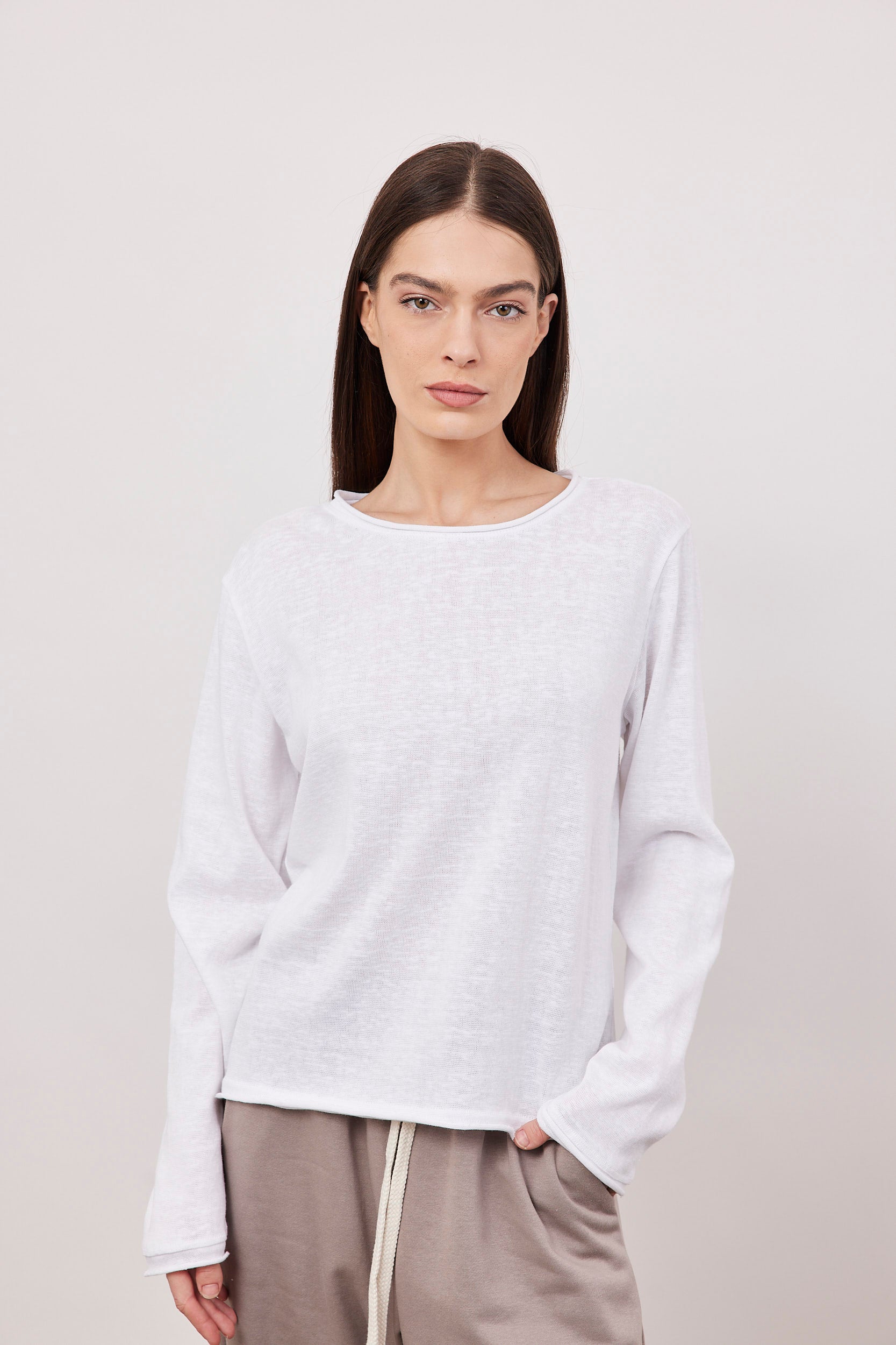 חולצה בטקסטורה סיומת גזורה