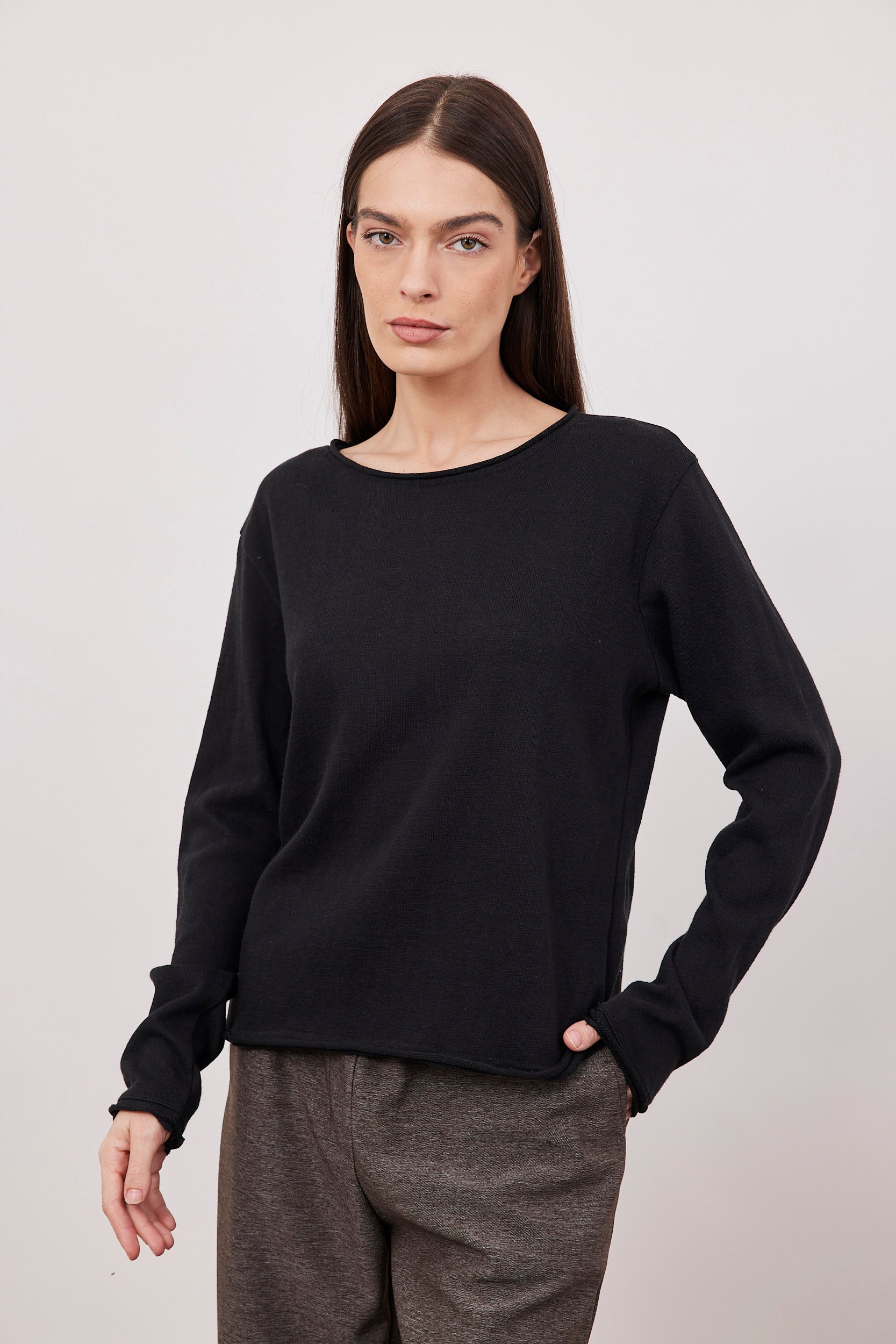 חולצה בטקסטורה סיומת גזורה