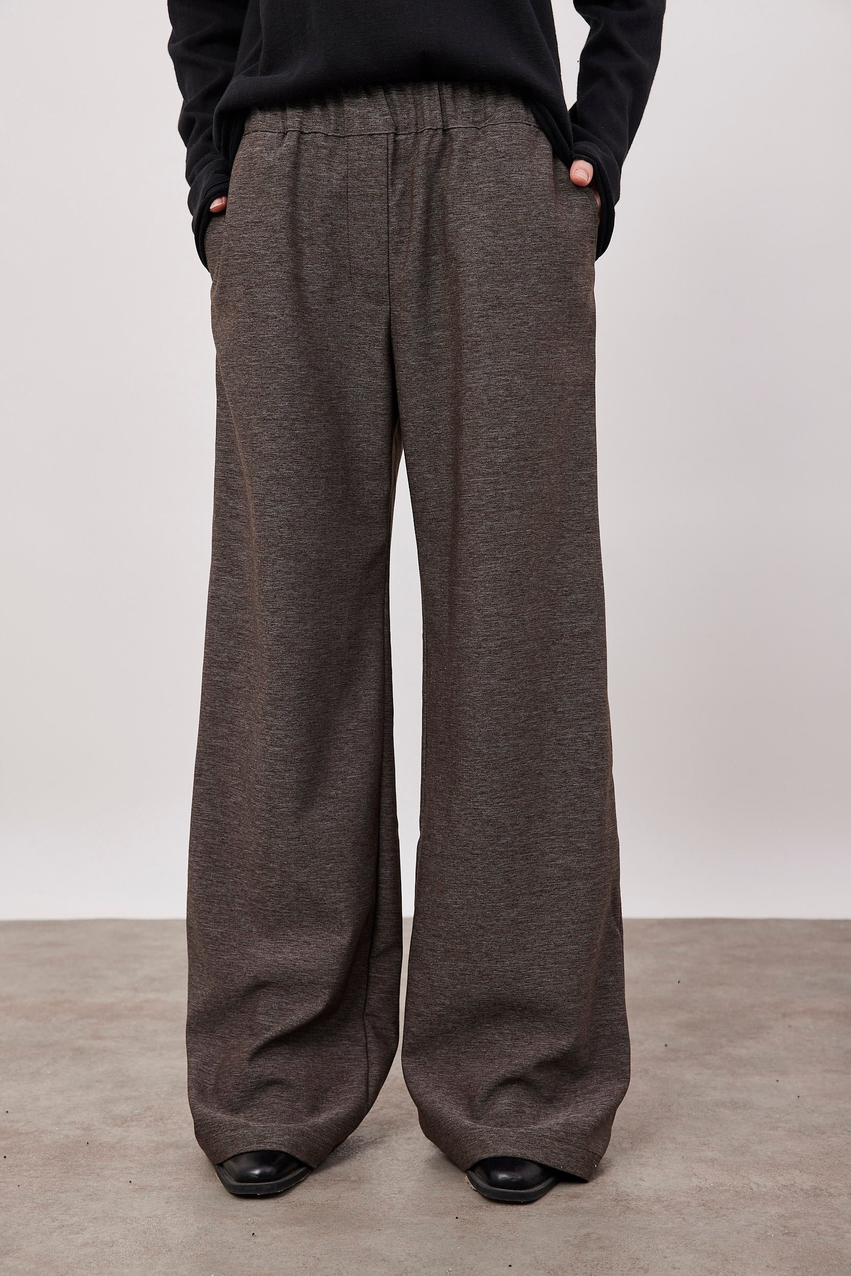 מכנסיים עם גומי במראה מחוייט