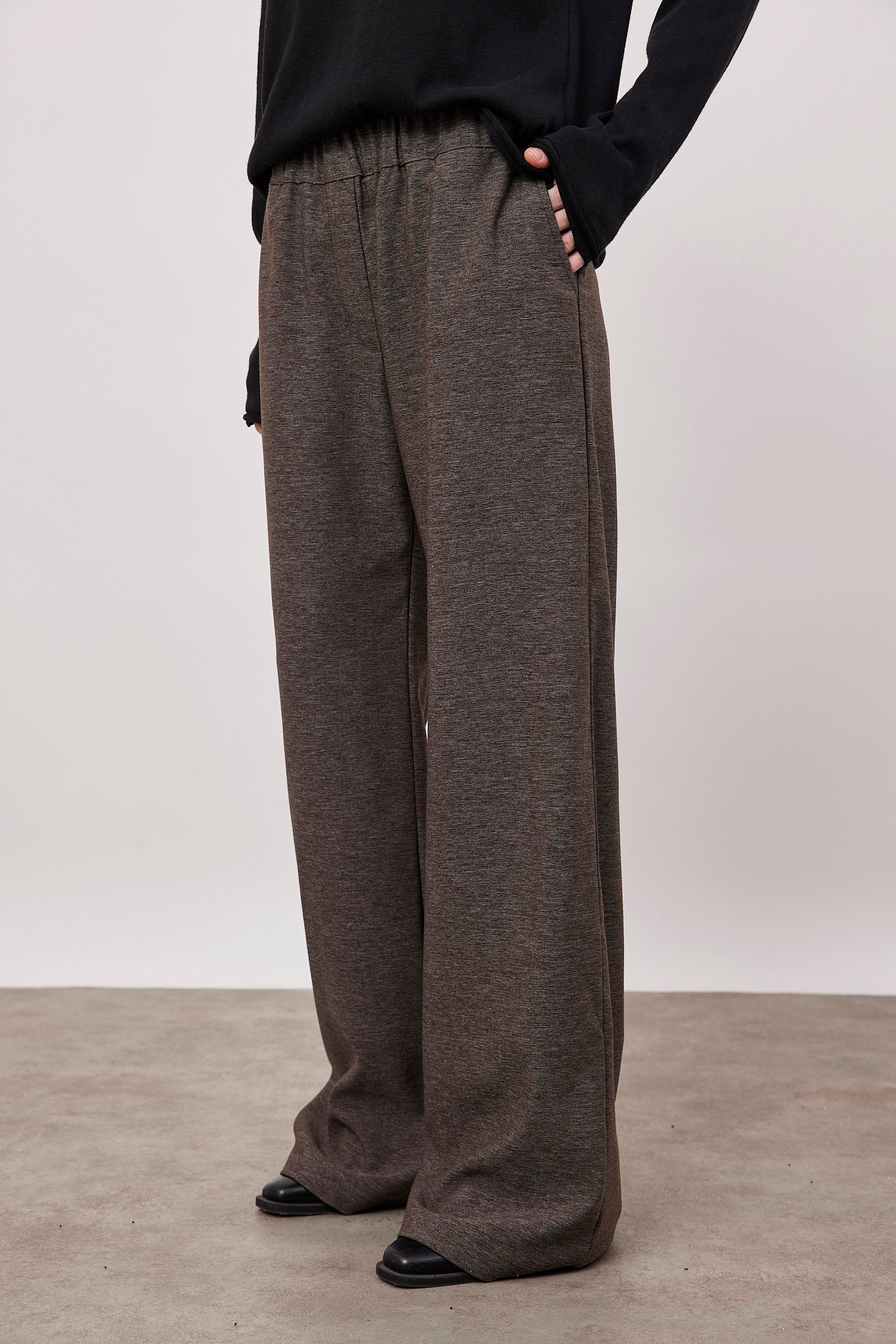 מכנסיים עם גומי במראה מחוייט