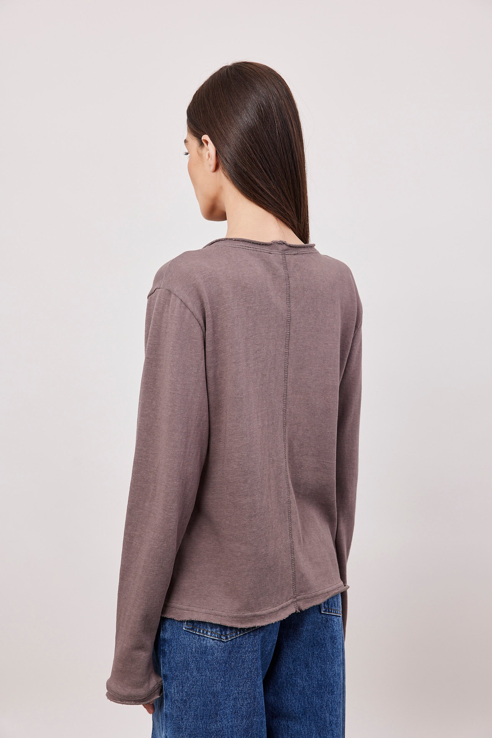 חולצה בטקסטורה סיומת גזורה