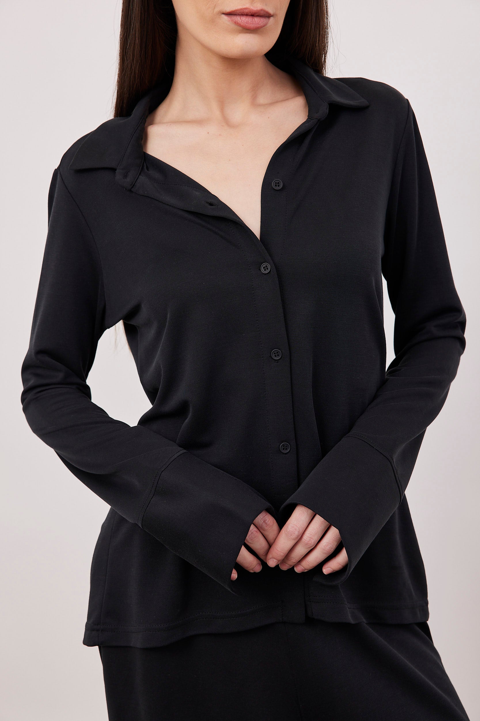 חולצה מכופתרת מודל