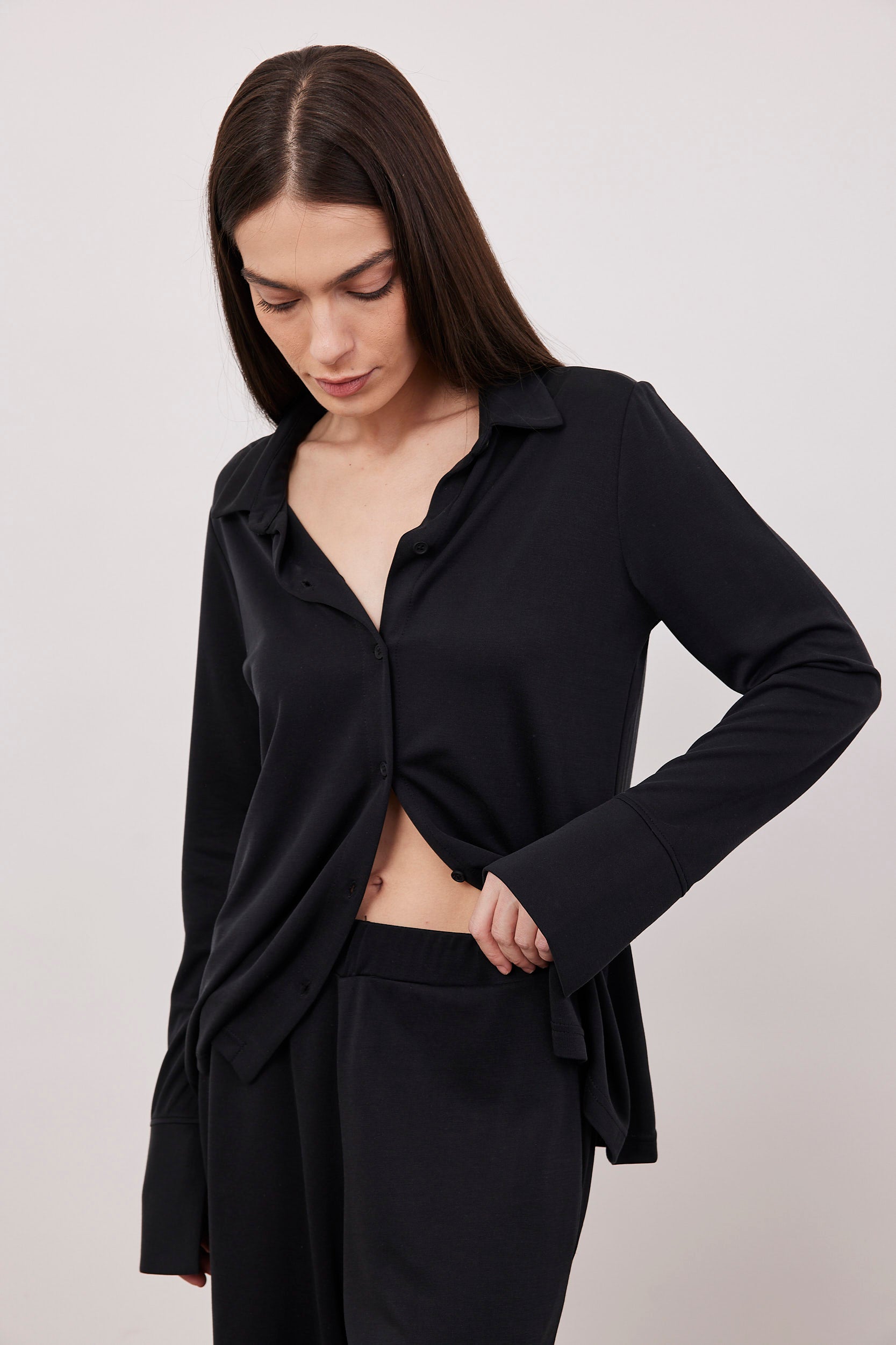 חולצה מכופתרת מודל