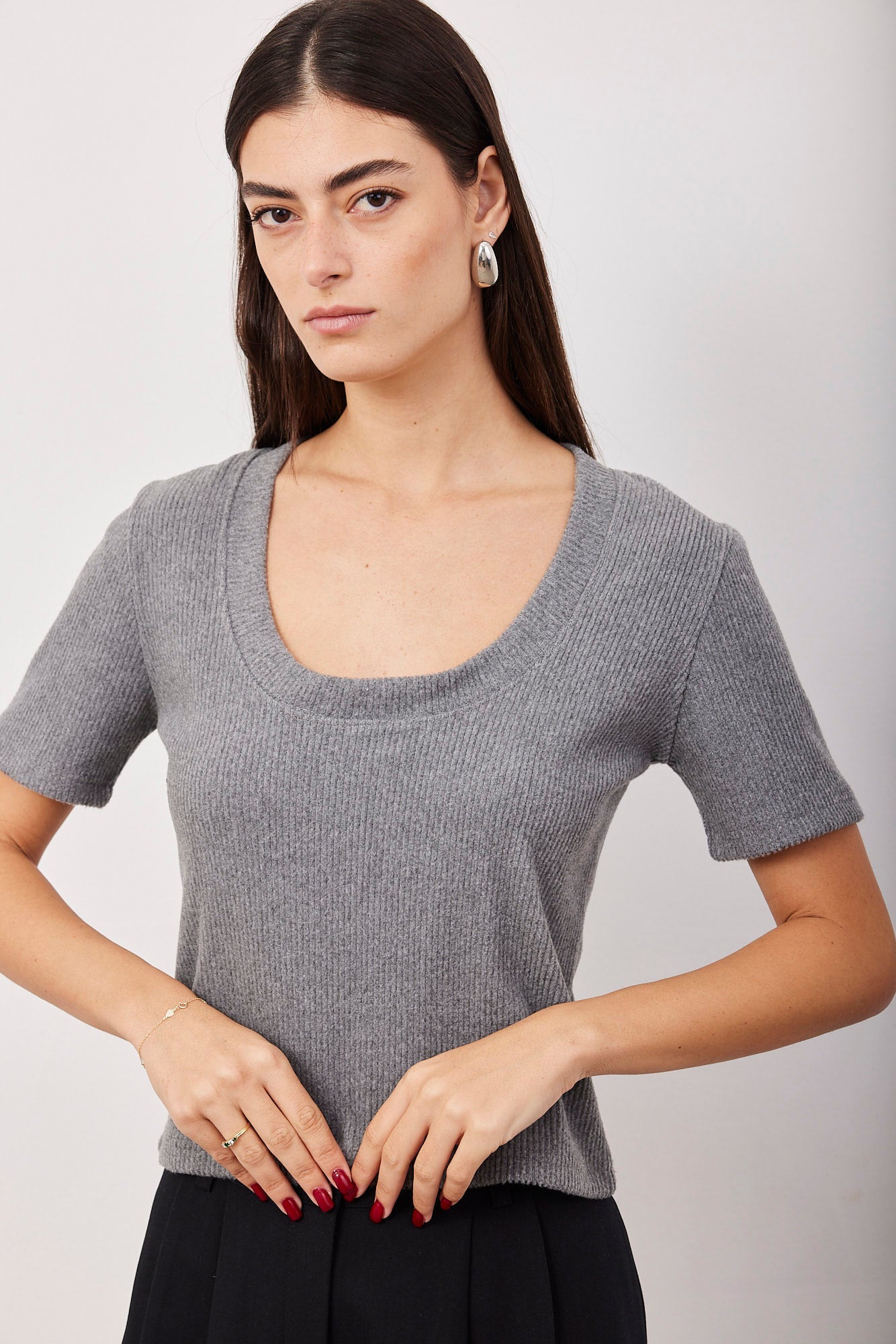 חולצת סריג עם מחשוף עגול - ITAY BRANDS