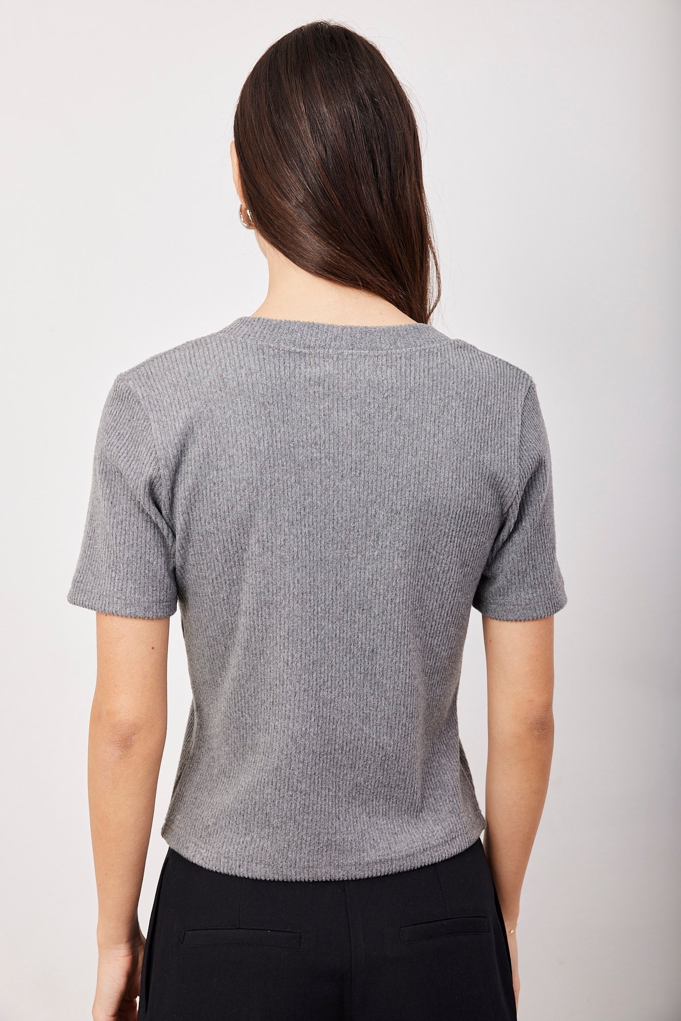 חולצת סריג עם מחשוף עגול - ITAY BRANDS