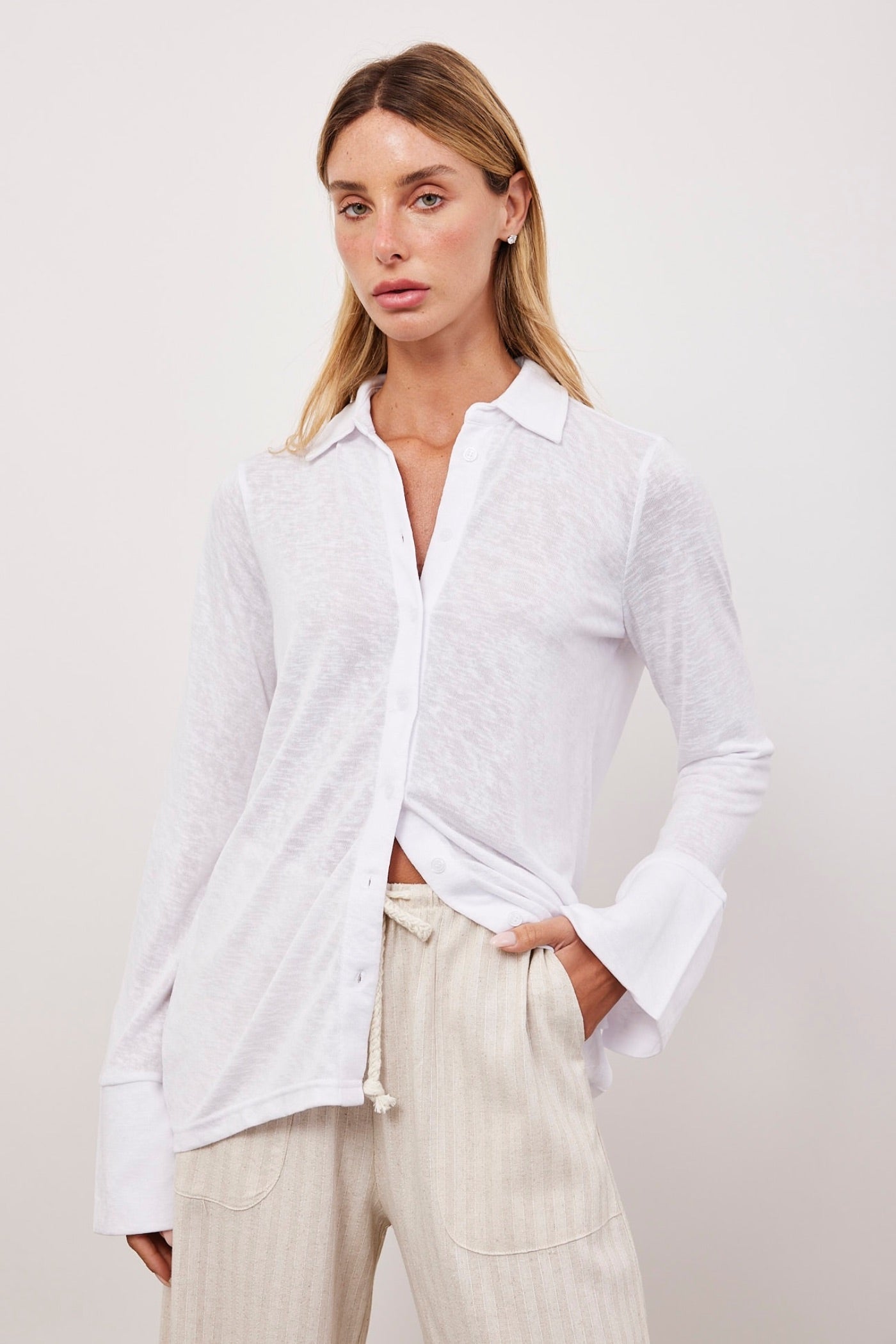 מכופתרת שקפקפה עם שרוולים מתרחבים - ITAY BRANDS