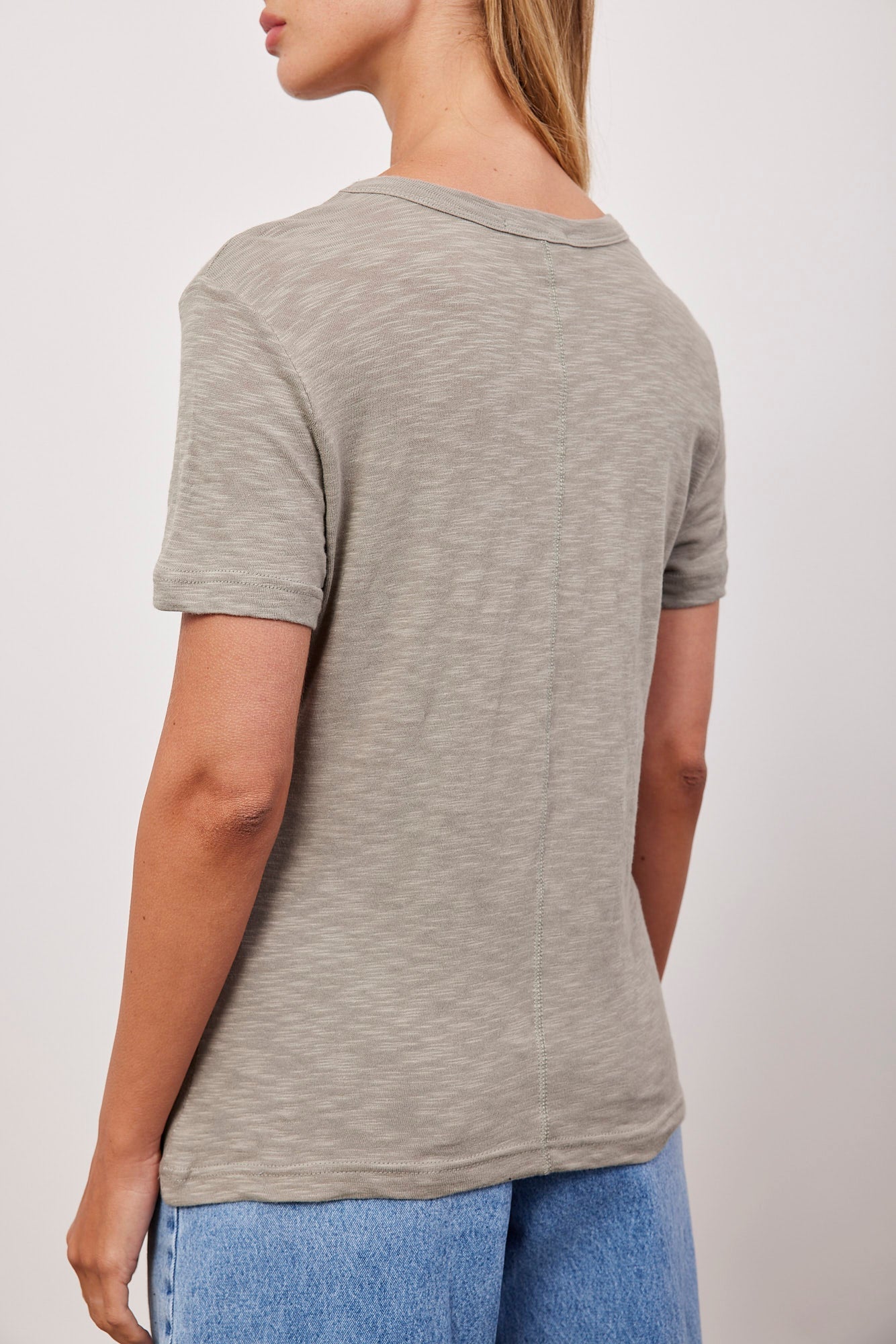 טי-שרט סלאב במפתח עגול - ITAY BRANDS