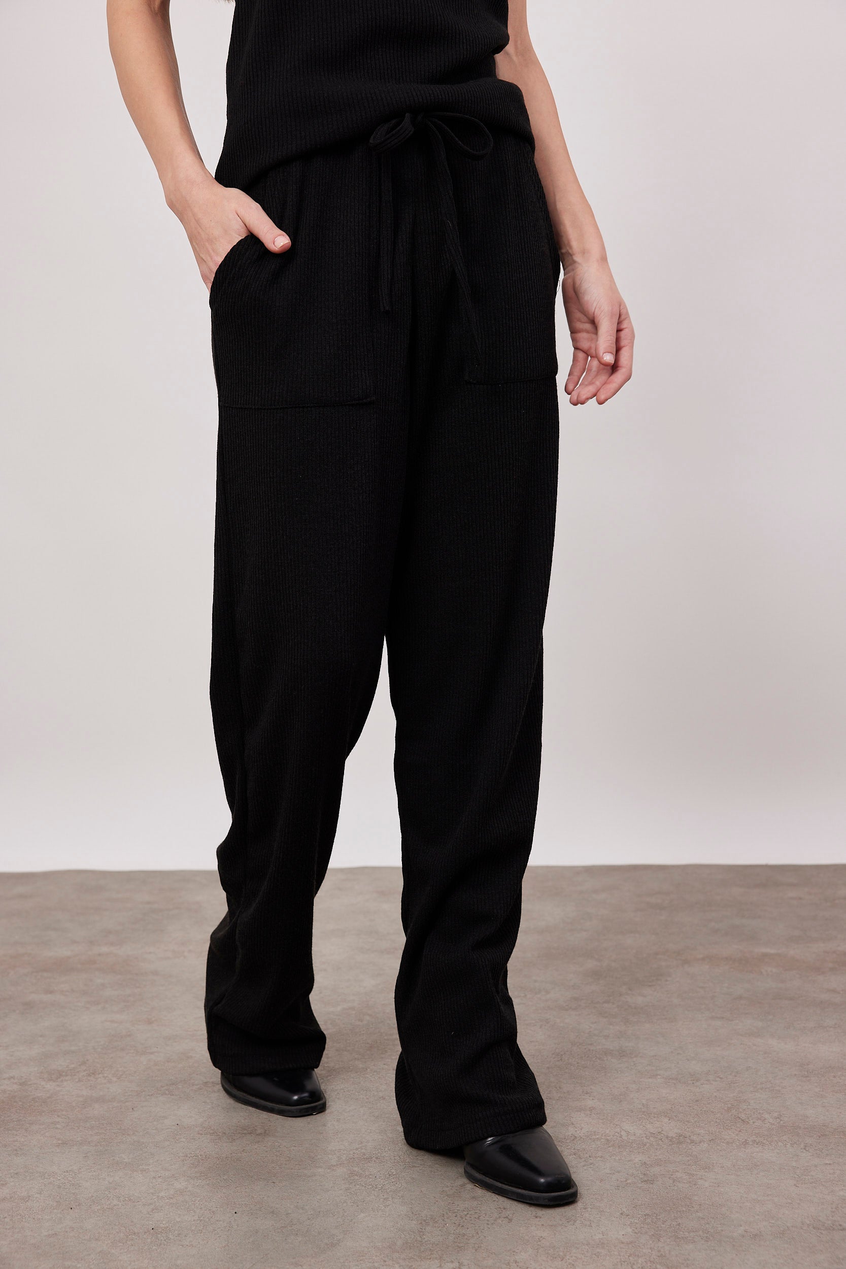 מכנסי סריג עם גומי במותן