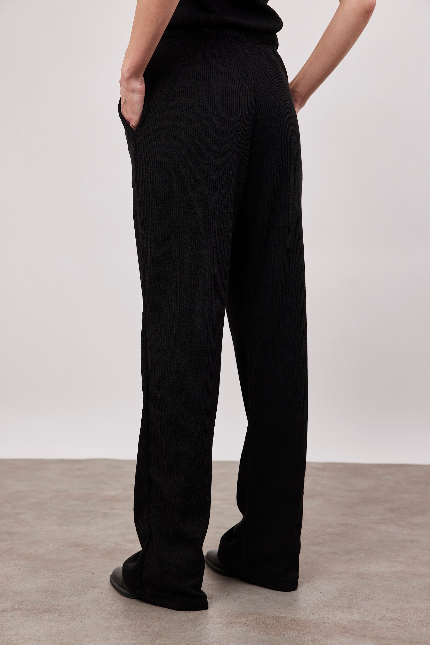 מכנסי סריג עם גומי במותן