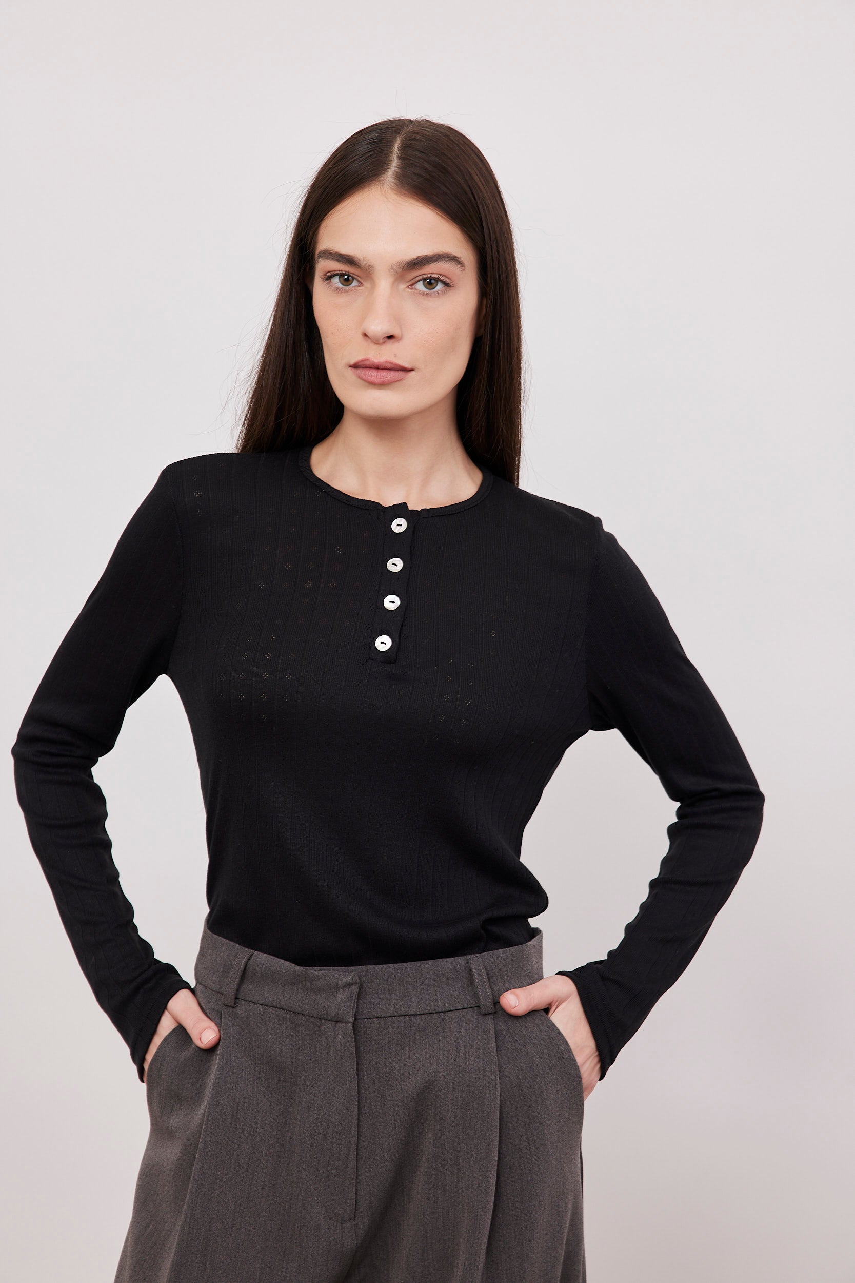 חולצת פוינטל בשילוב כפתורים