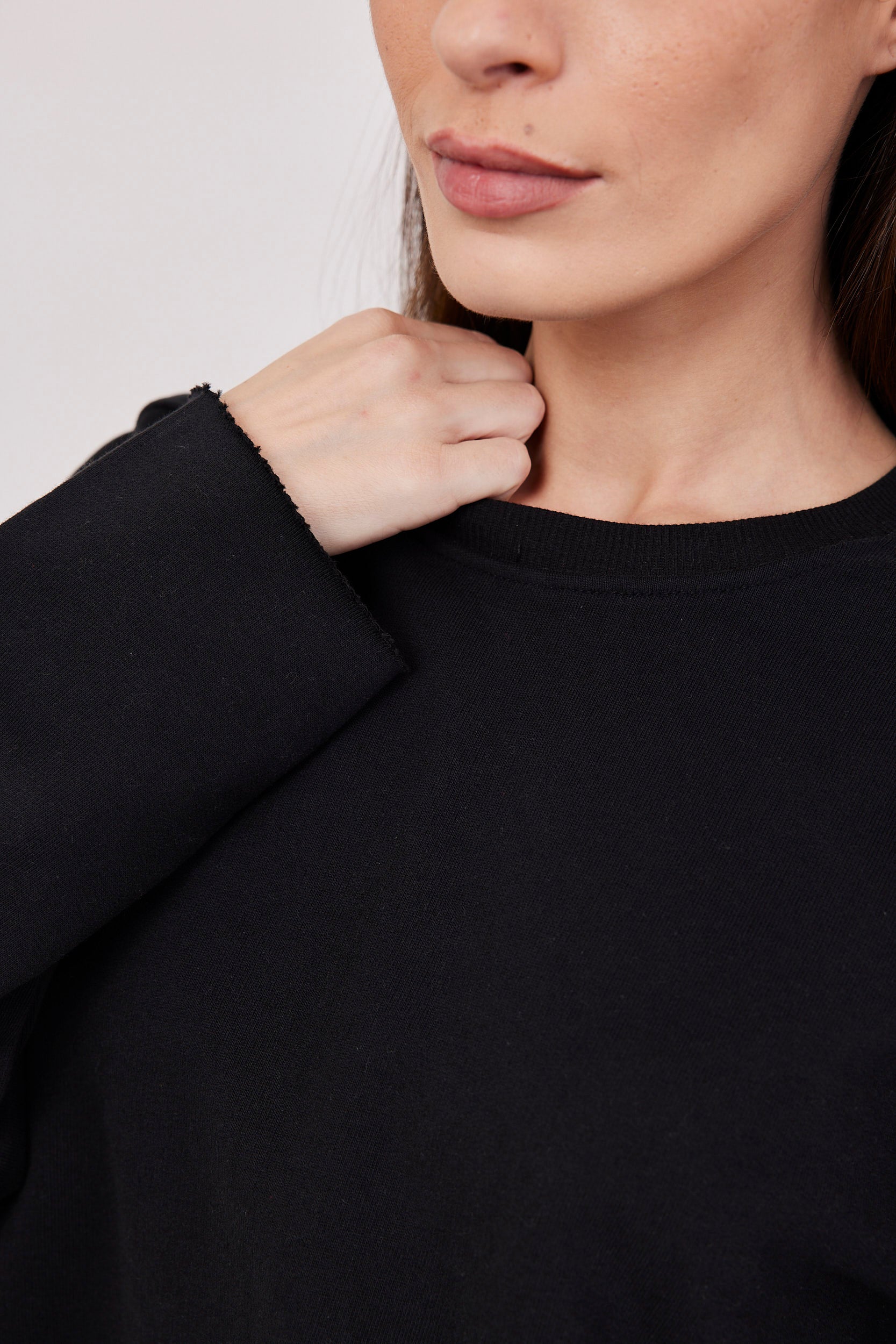 סווטשרט קרופ בסיומת גזורה