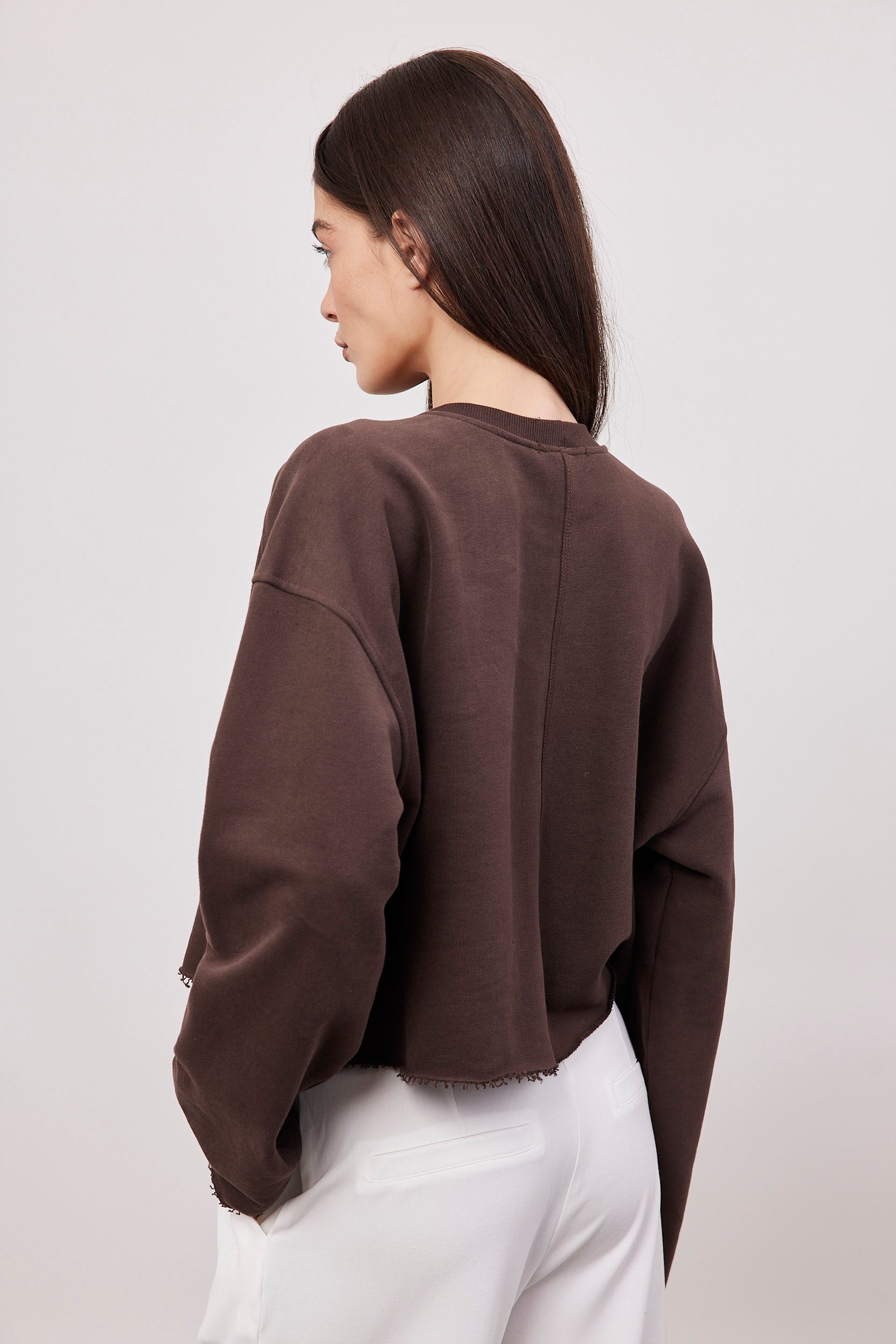 סווטשרט קרופ בסיומת גזורה