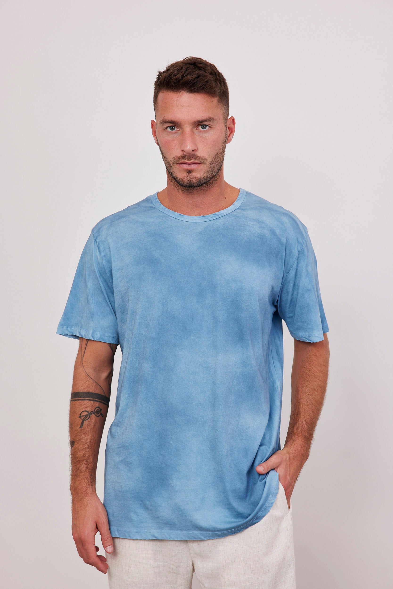 חולצת ווש קצרה עם גימור פרום