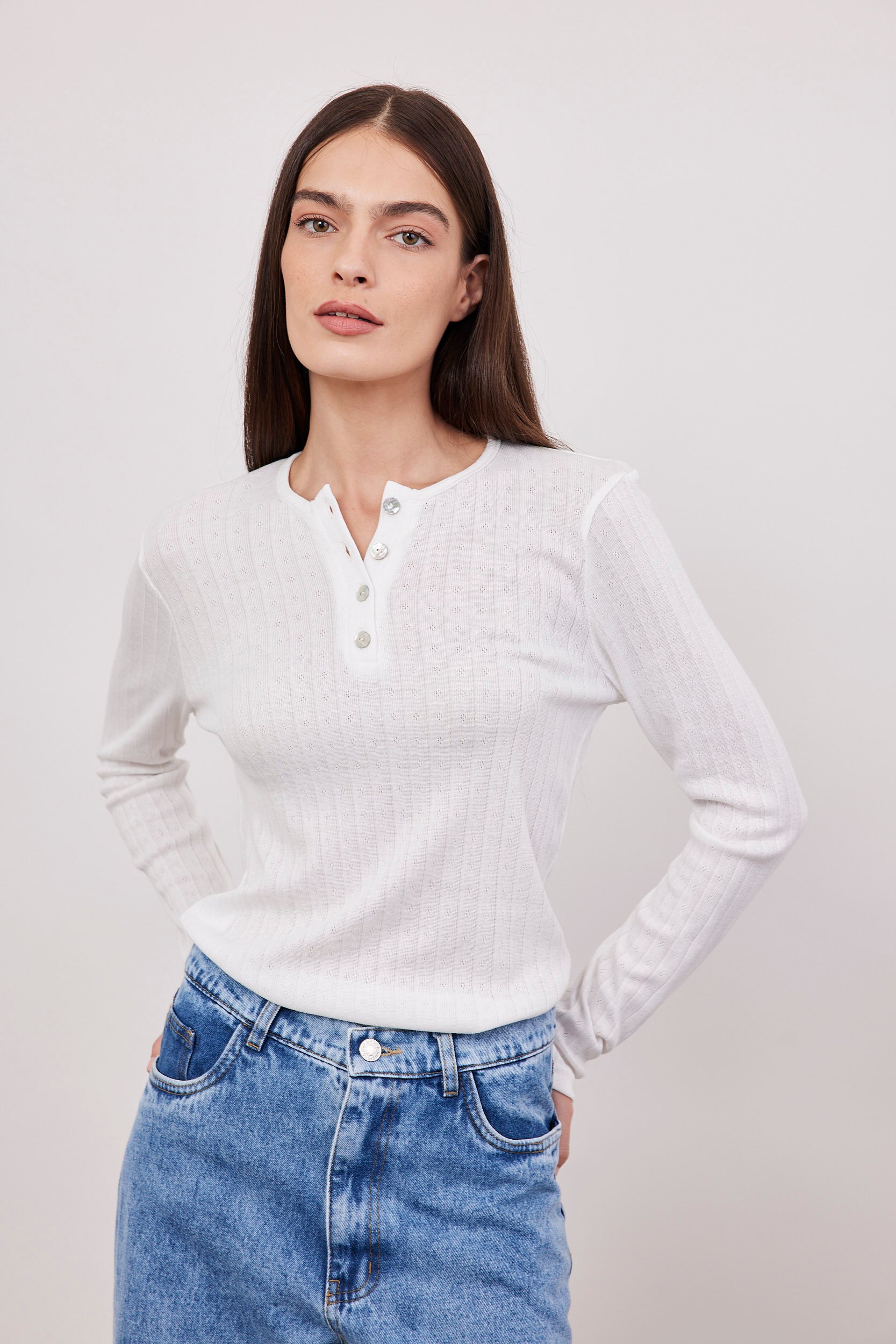 חולצת פוינטל בשילוב כפתורים