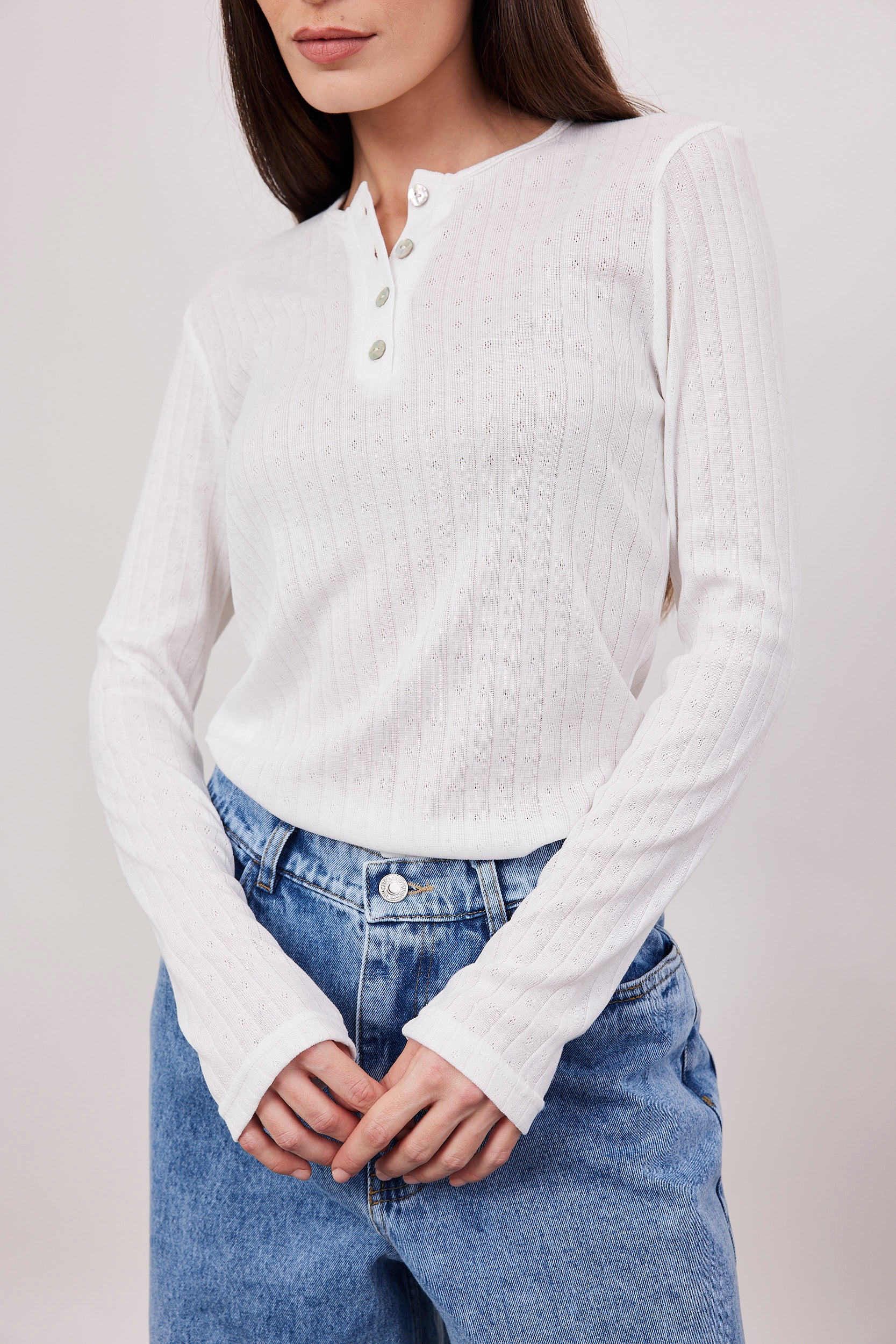 חולצת פוינטל בשילוב כפתורים