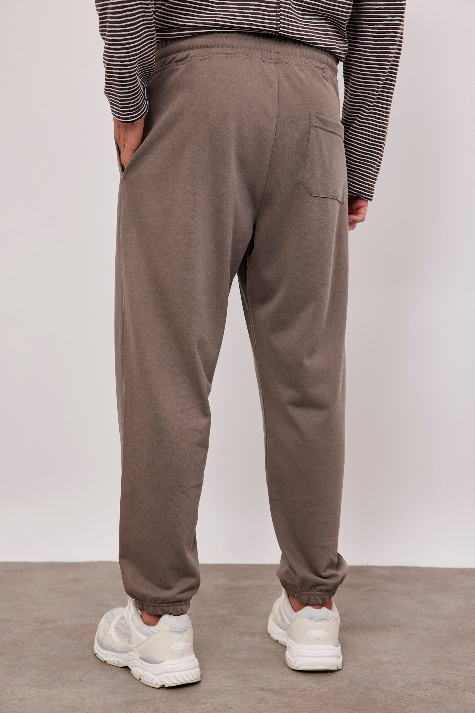 מכנסי טרנינג בסיומת גומי