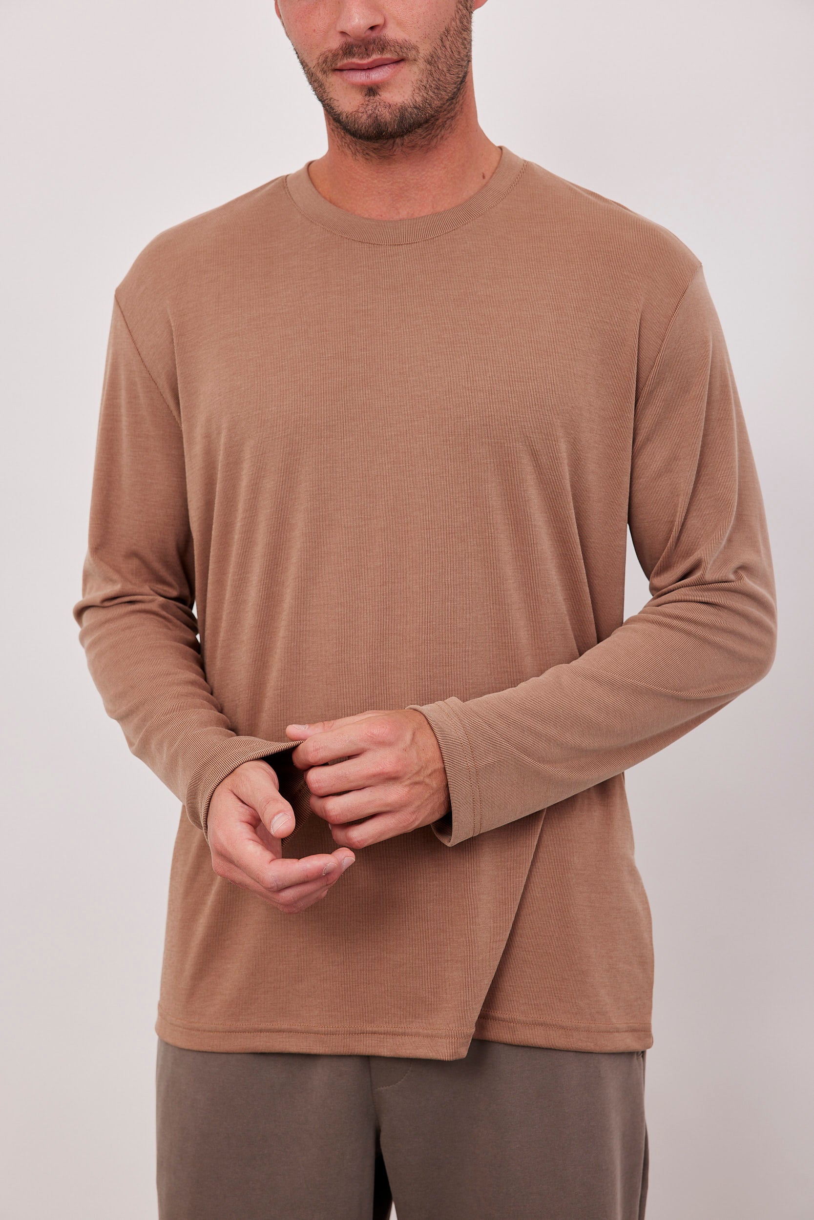 חולצת מודל ארוכה