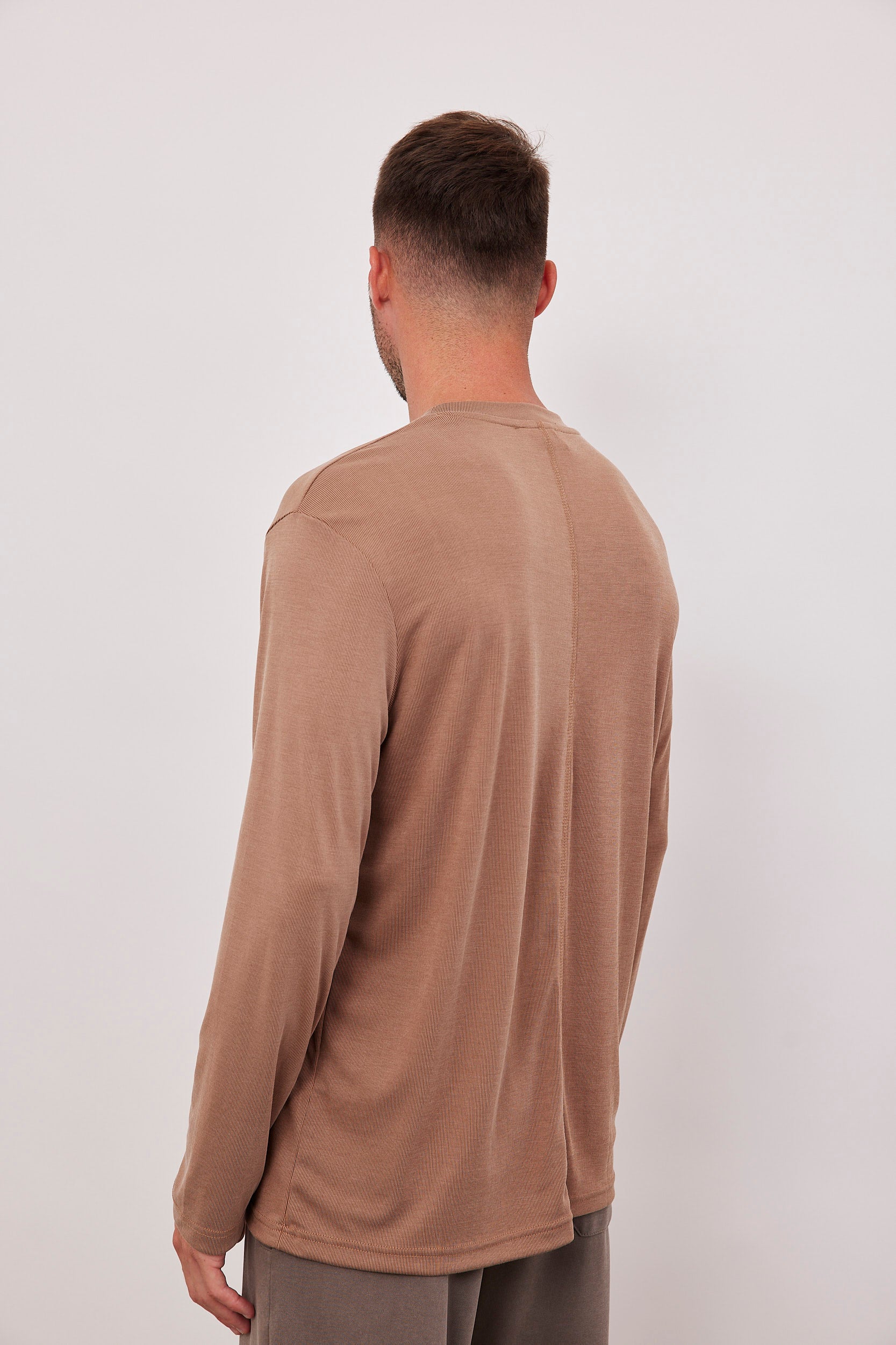 חולצת מודל ארוכה