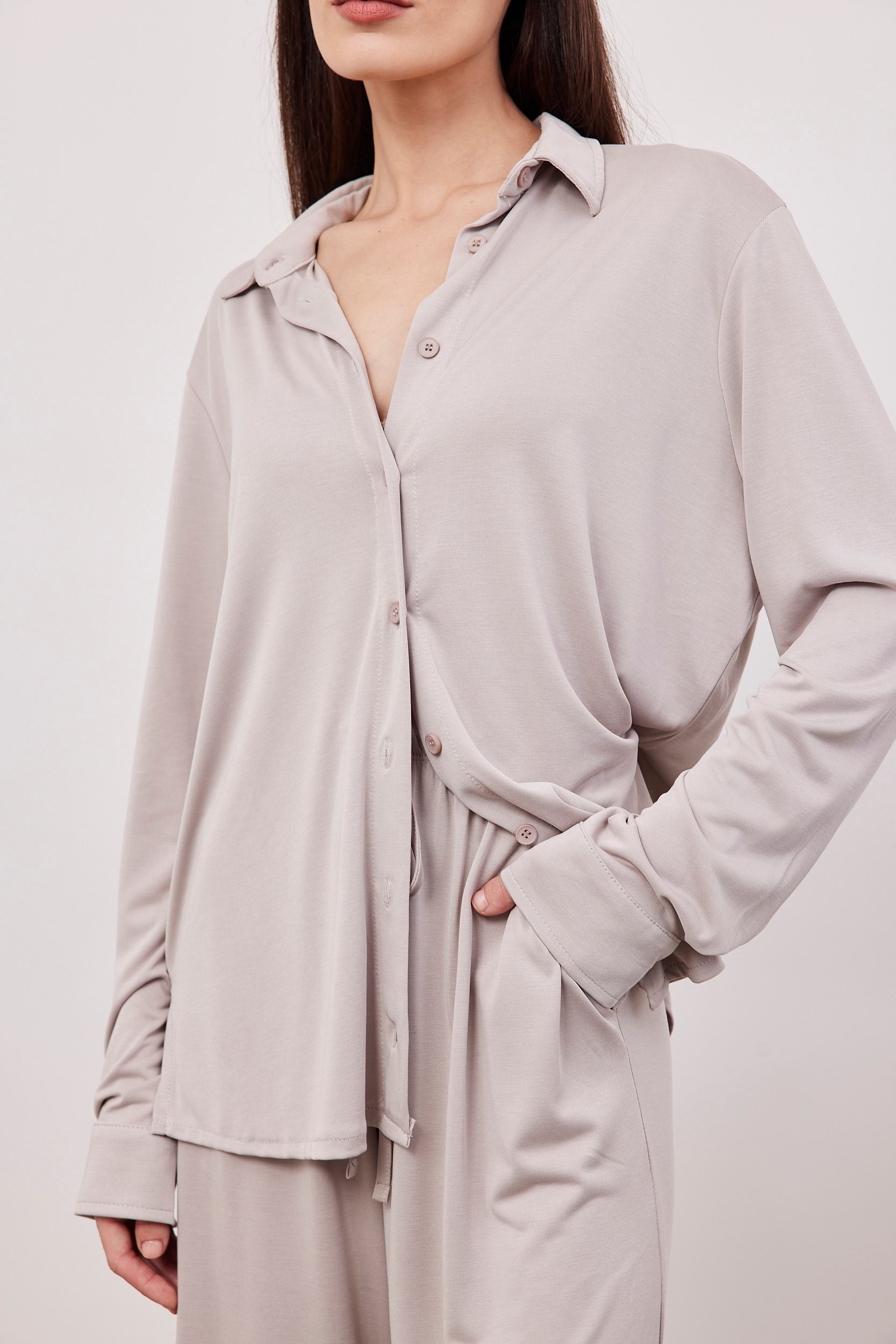 חולצה מכופתרת בד מודל