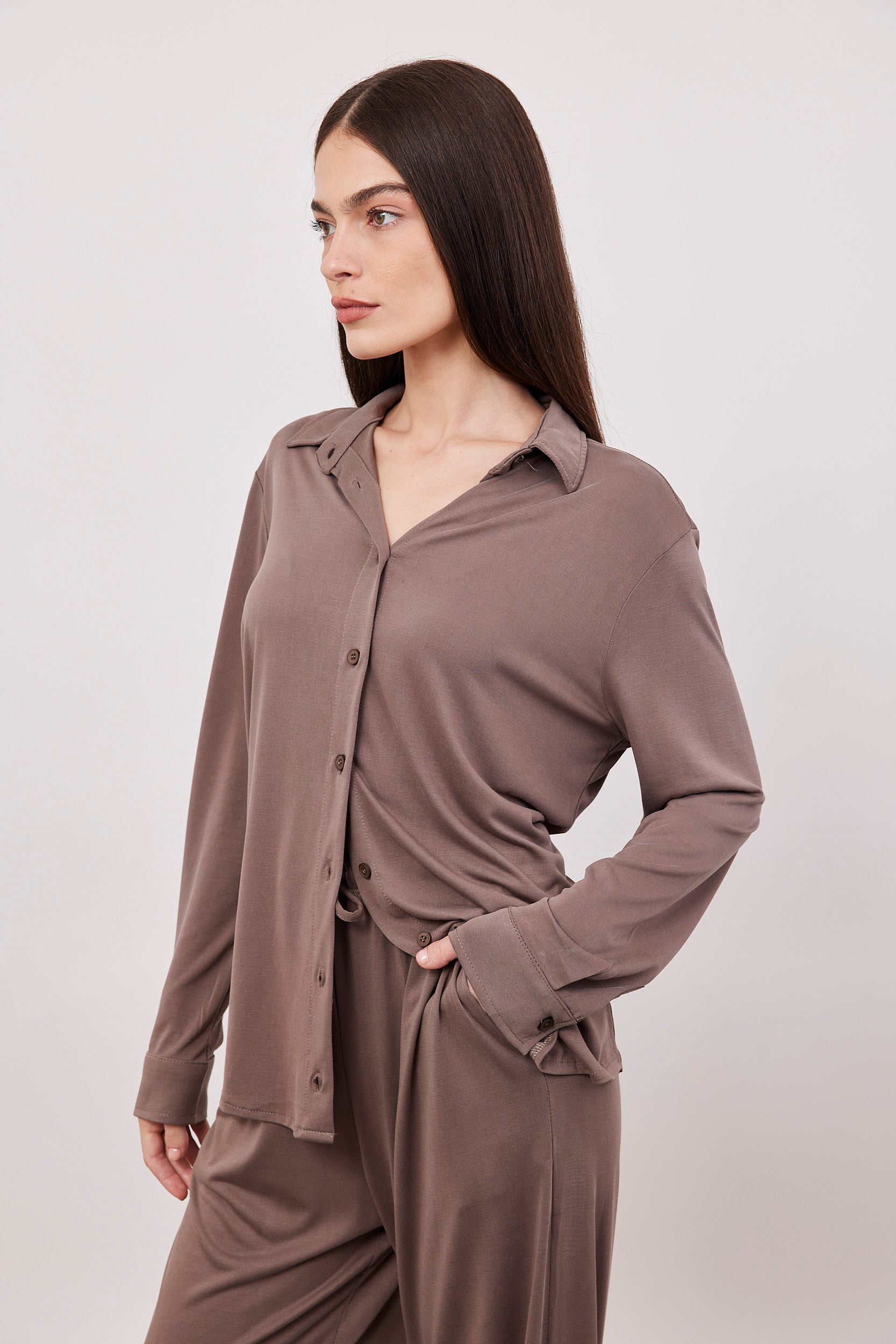 חולצה מכופתרת בד מודל