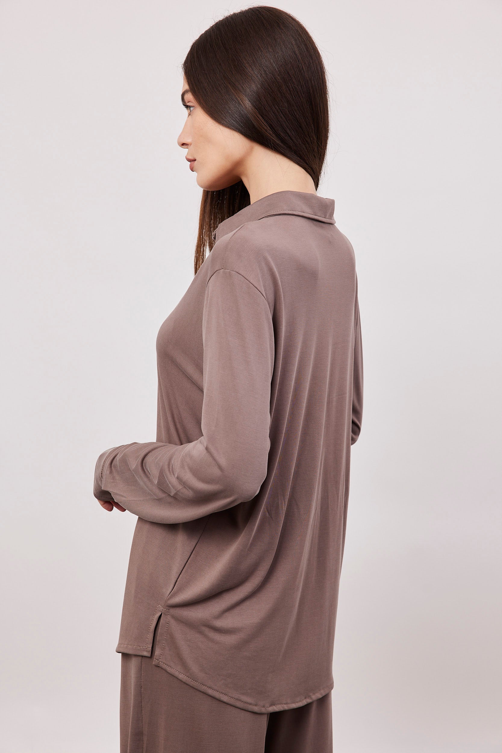 חולצה מכופתרת בד מודל