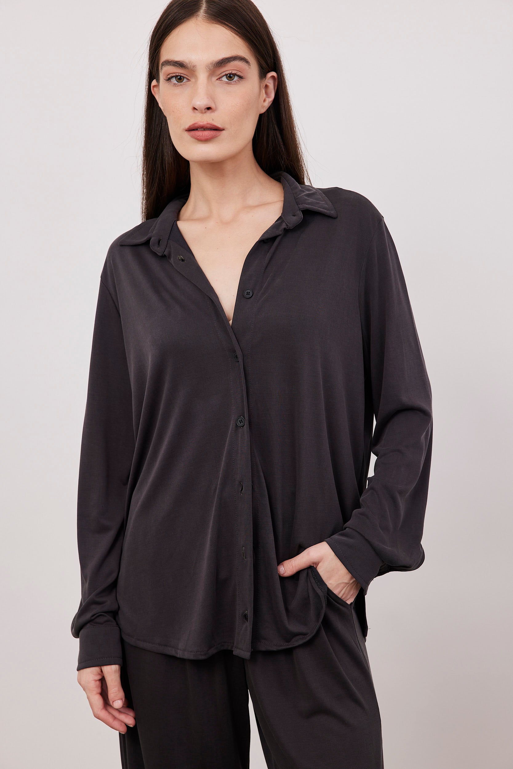 חולצה מכופתרת בד מודל