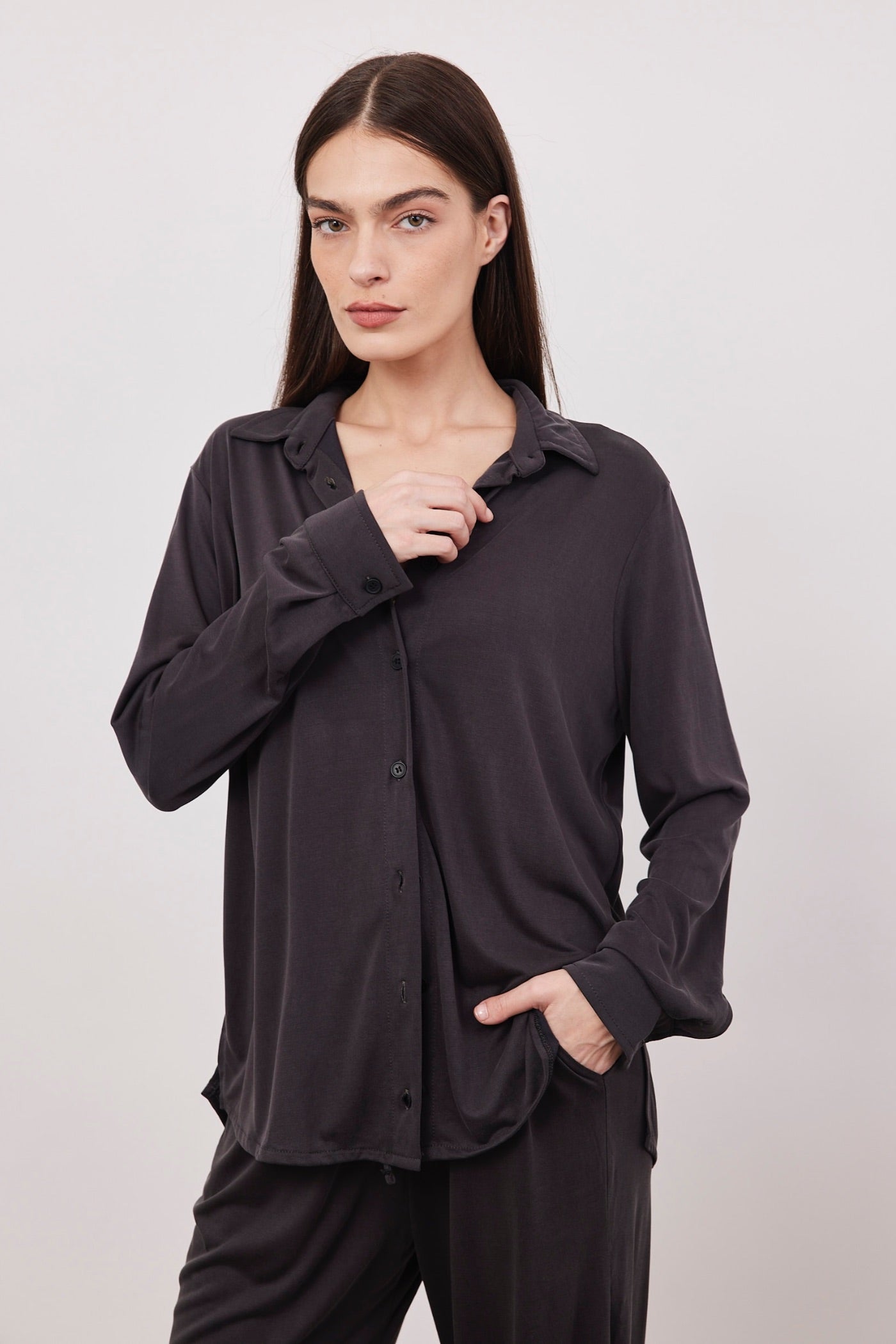 חולצה מכופתרת בד מודל