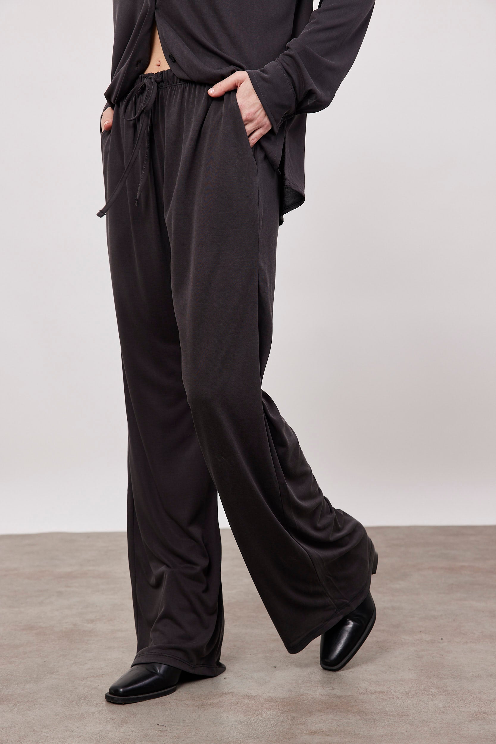 מכנסיים ארוכים בד מודל