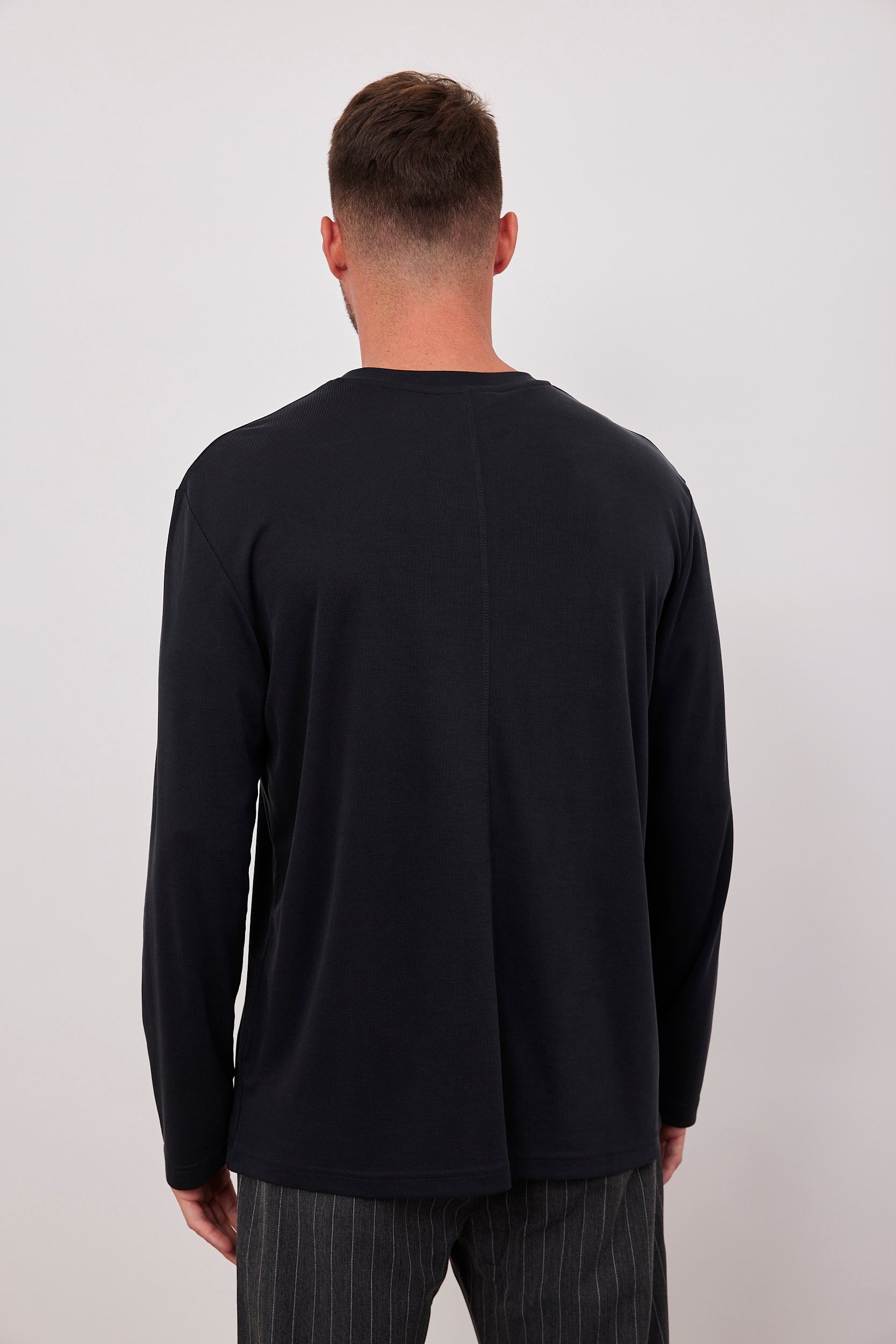 חולצת מודל ארוכה