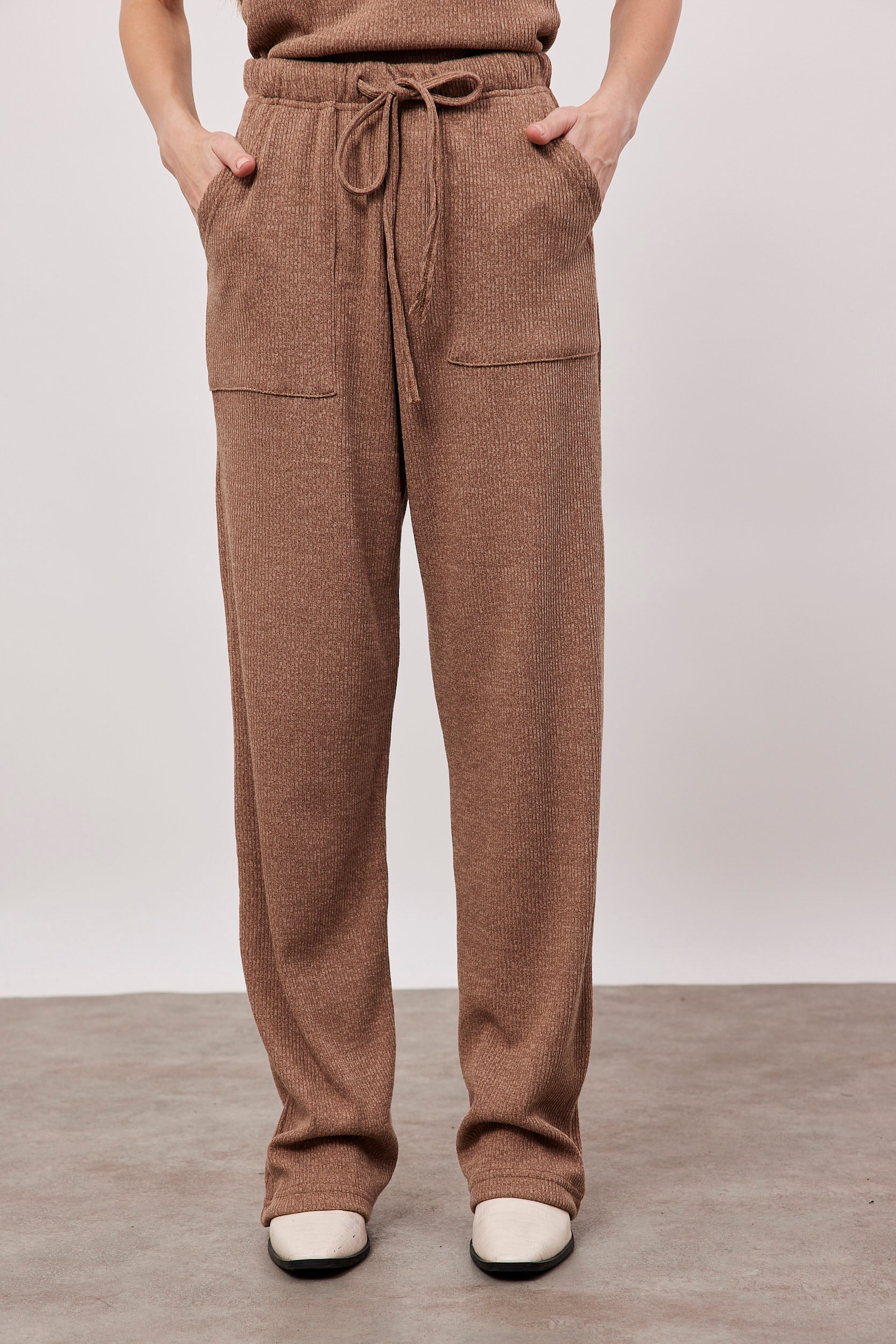 מכנסי סריג עם גומי במותן