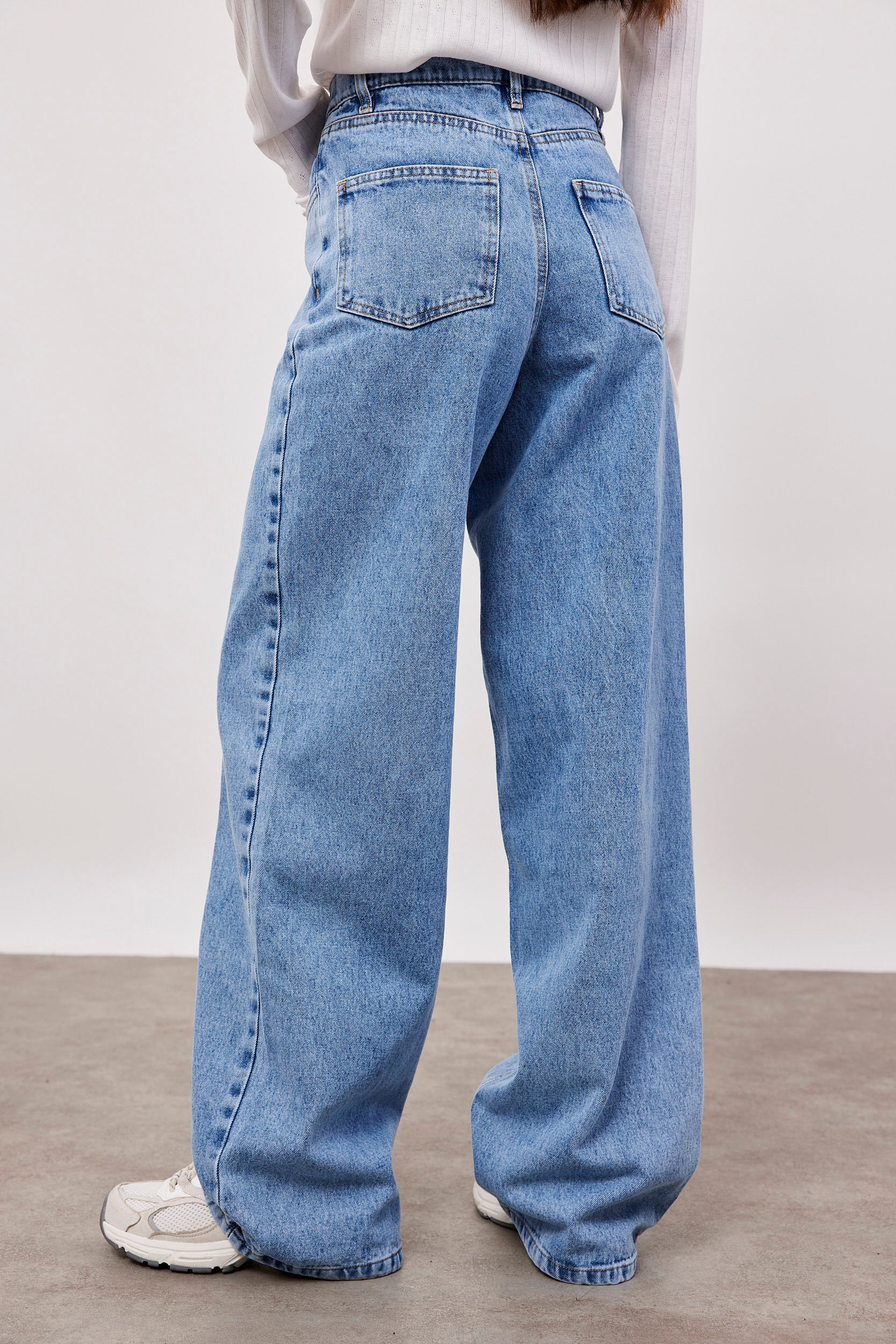 ג׳ינס בסיומת מתרחבת