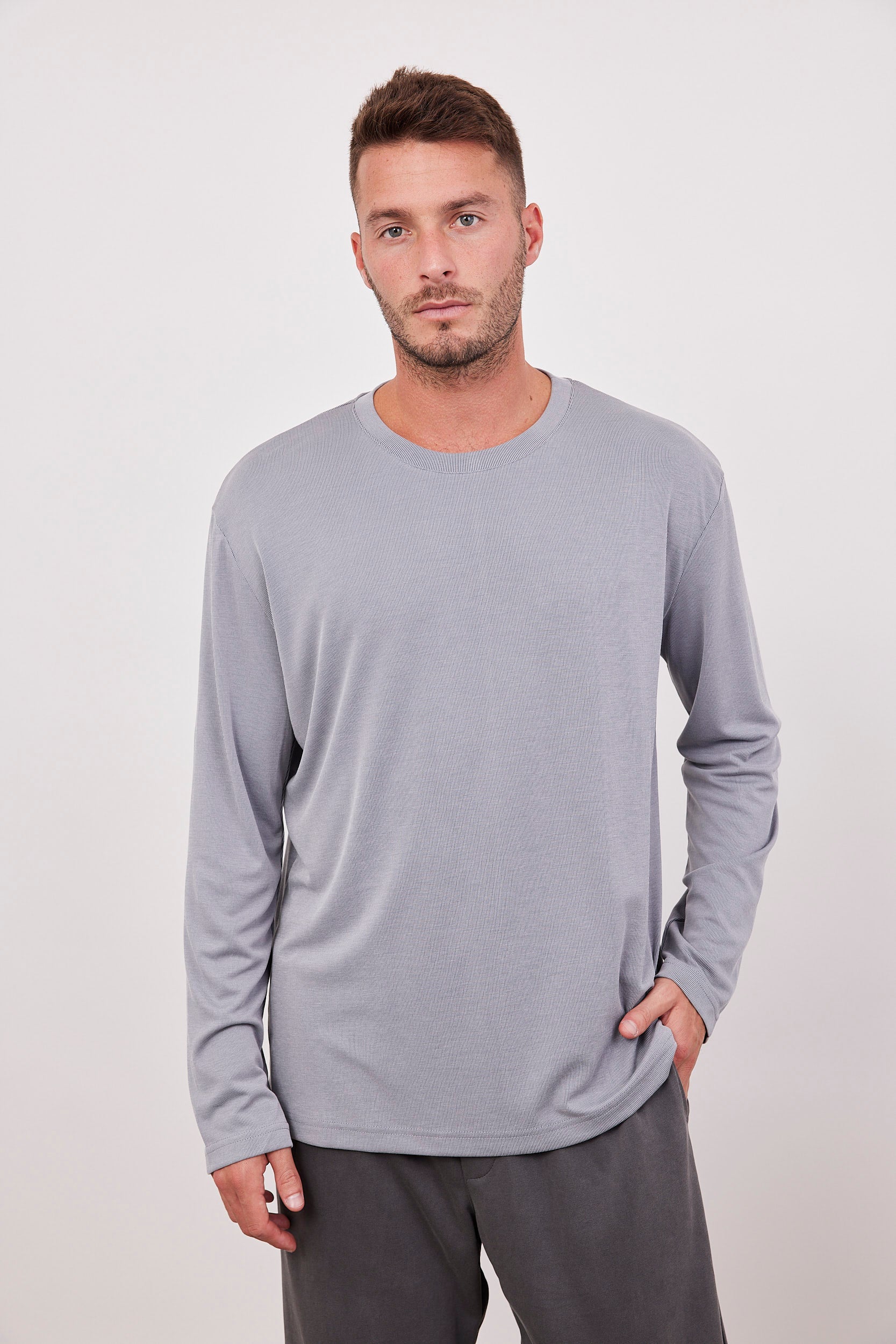 חולצת מודל ארוכה