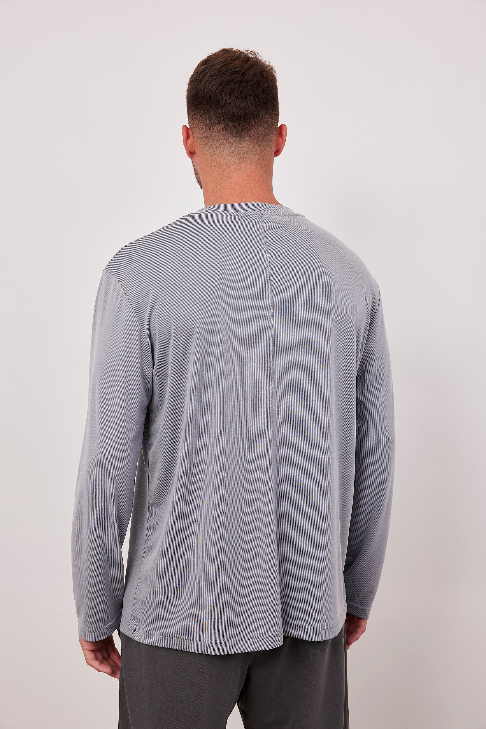 חולצת מודל ארוכה