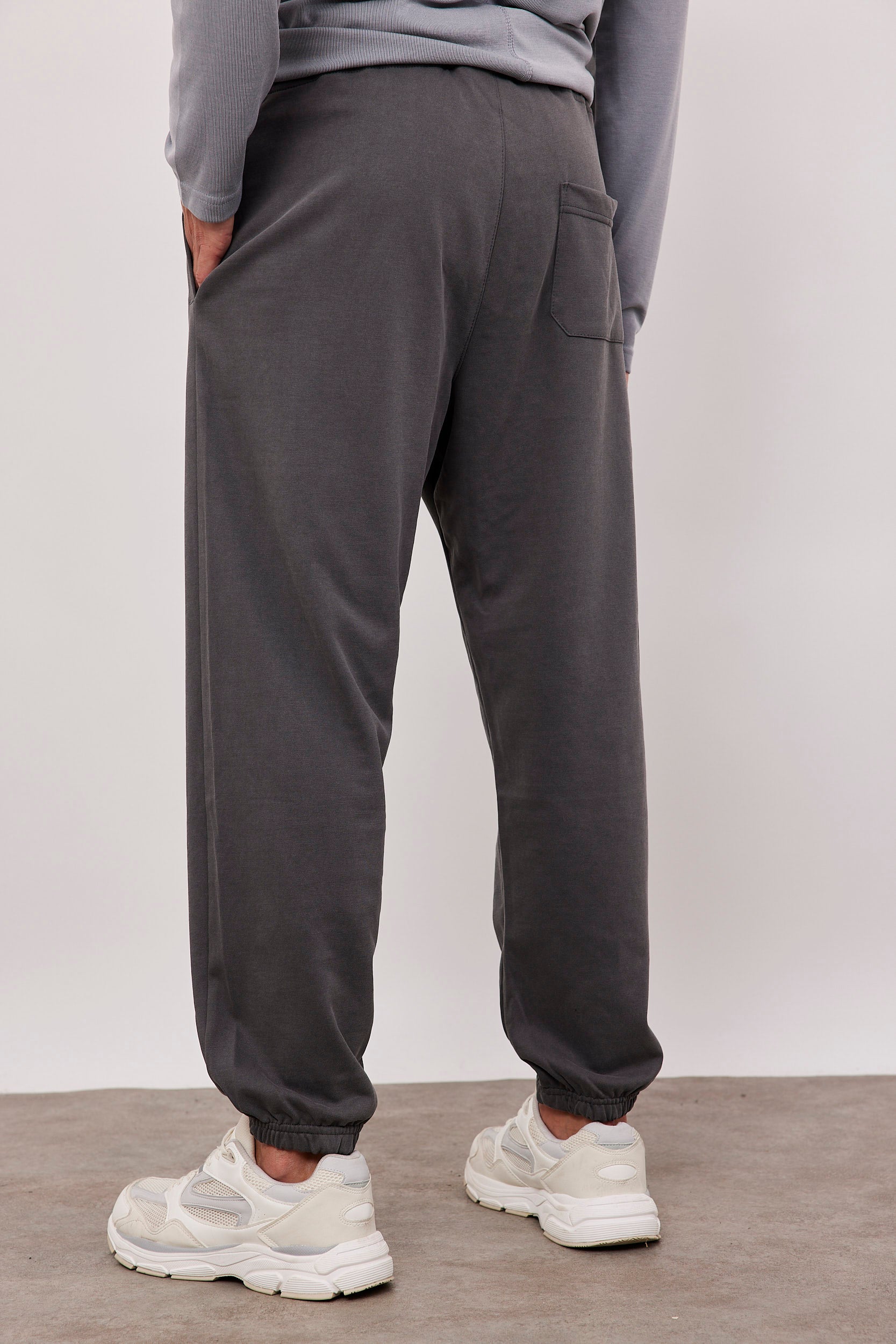 מכנסי טרנינג בסיומת גומי