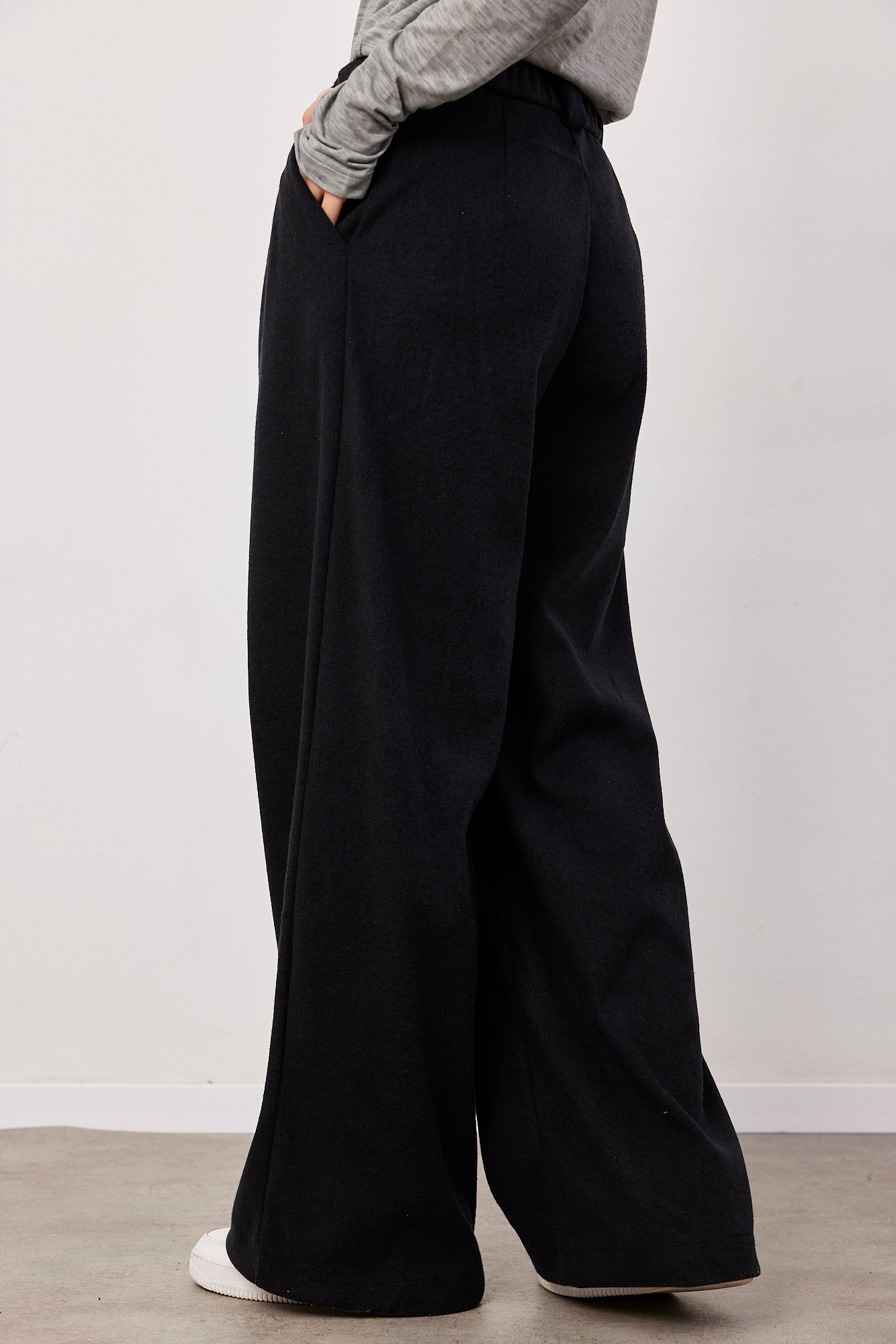 מכנסיים בגזרת אוברסייז עם גומי - ITAY BRANDS