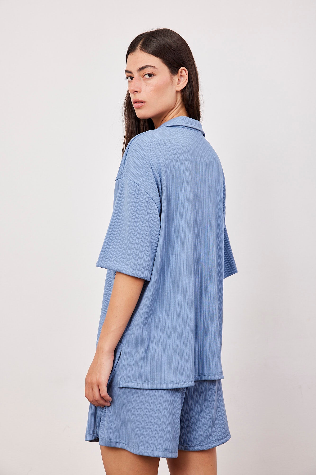 חליפה קצרה בטקסטורת פסים - ITAY BRANDS