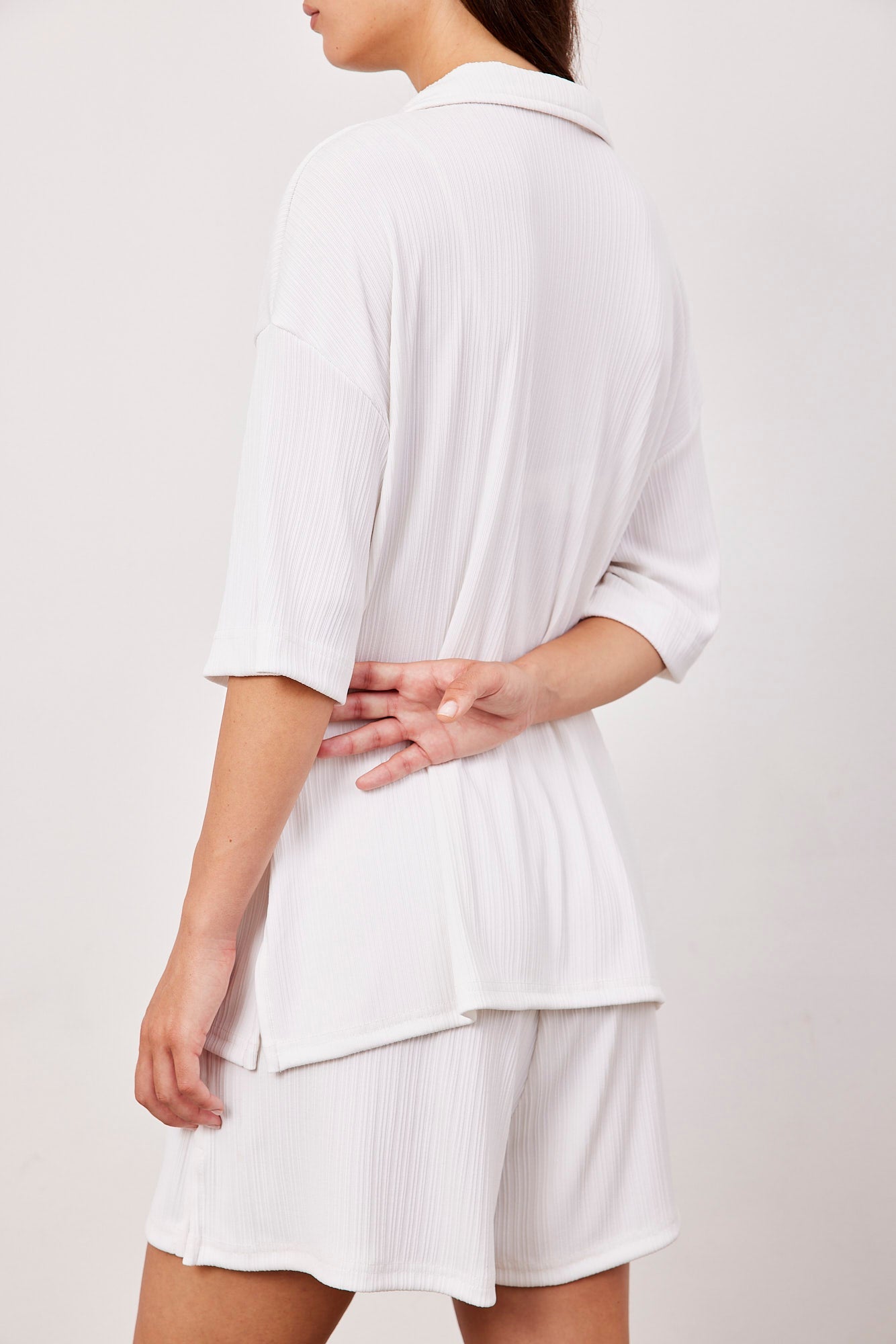 חליפה קצרה בטקסטורת פסים - ITAY BRANDS