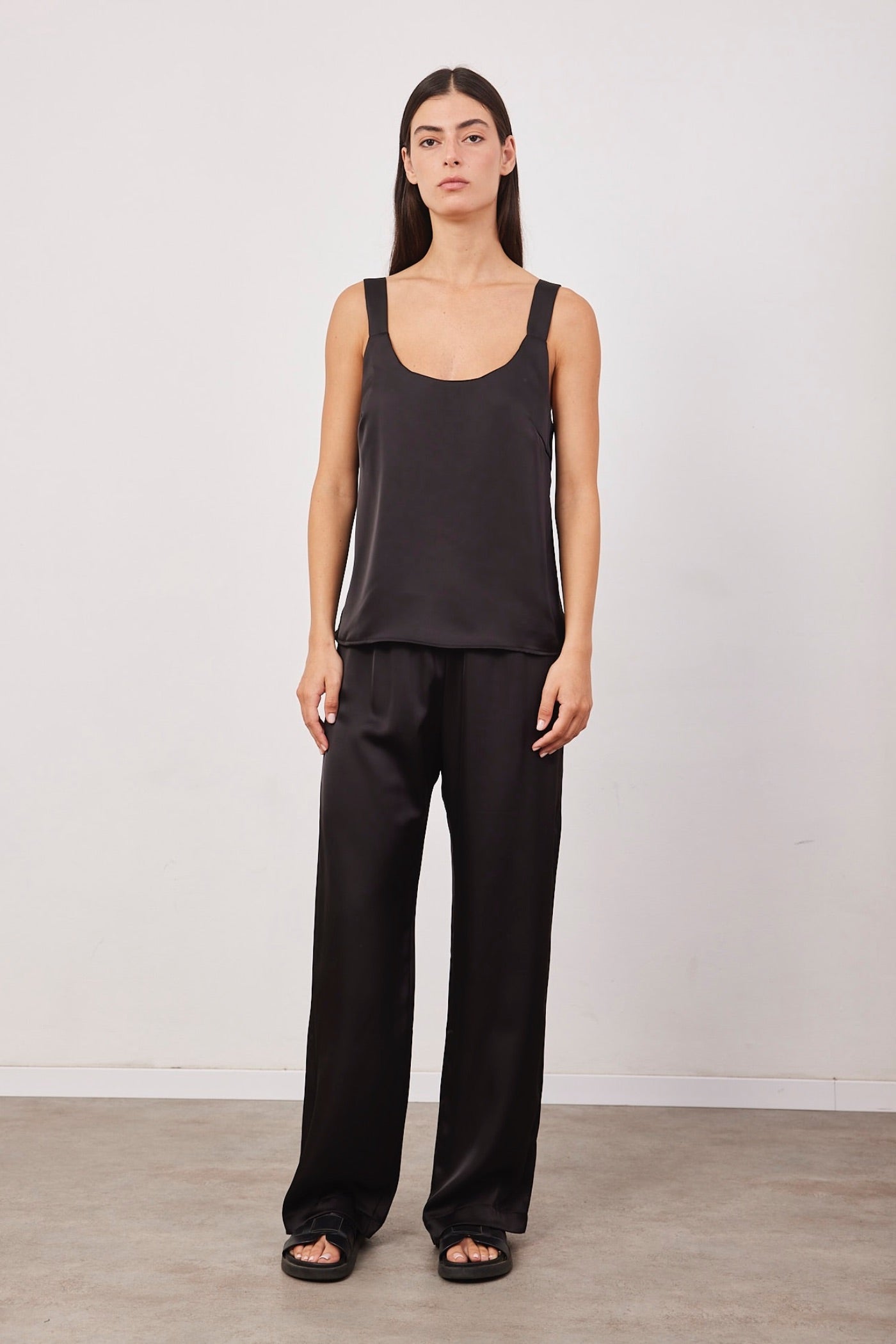 חליפת גופייה במראה סאטן - ITAY BRANDS