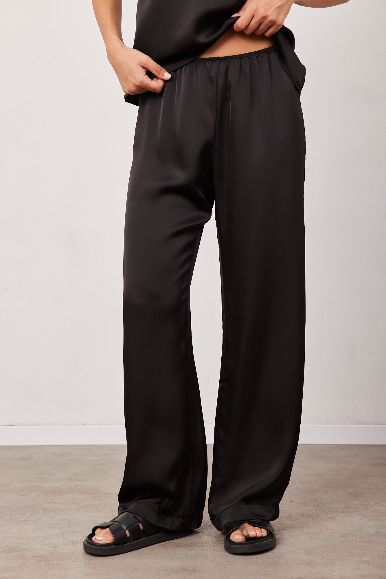 חליפת גופייה במראה סאטן - ITAY BRANDS