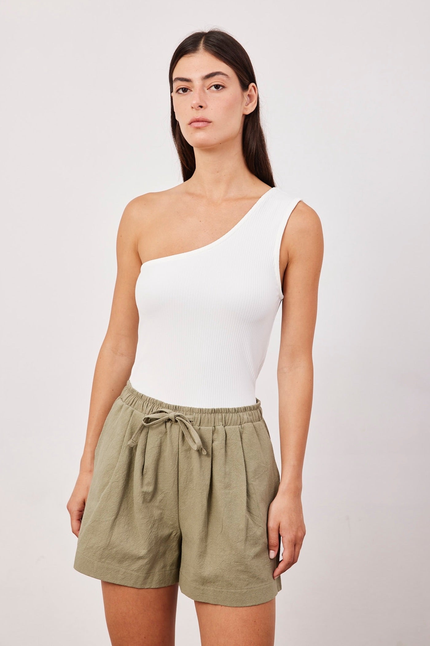 שורט בשילוב פשתן עם קשירה - ITAY BRANDS